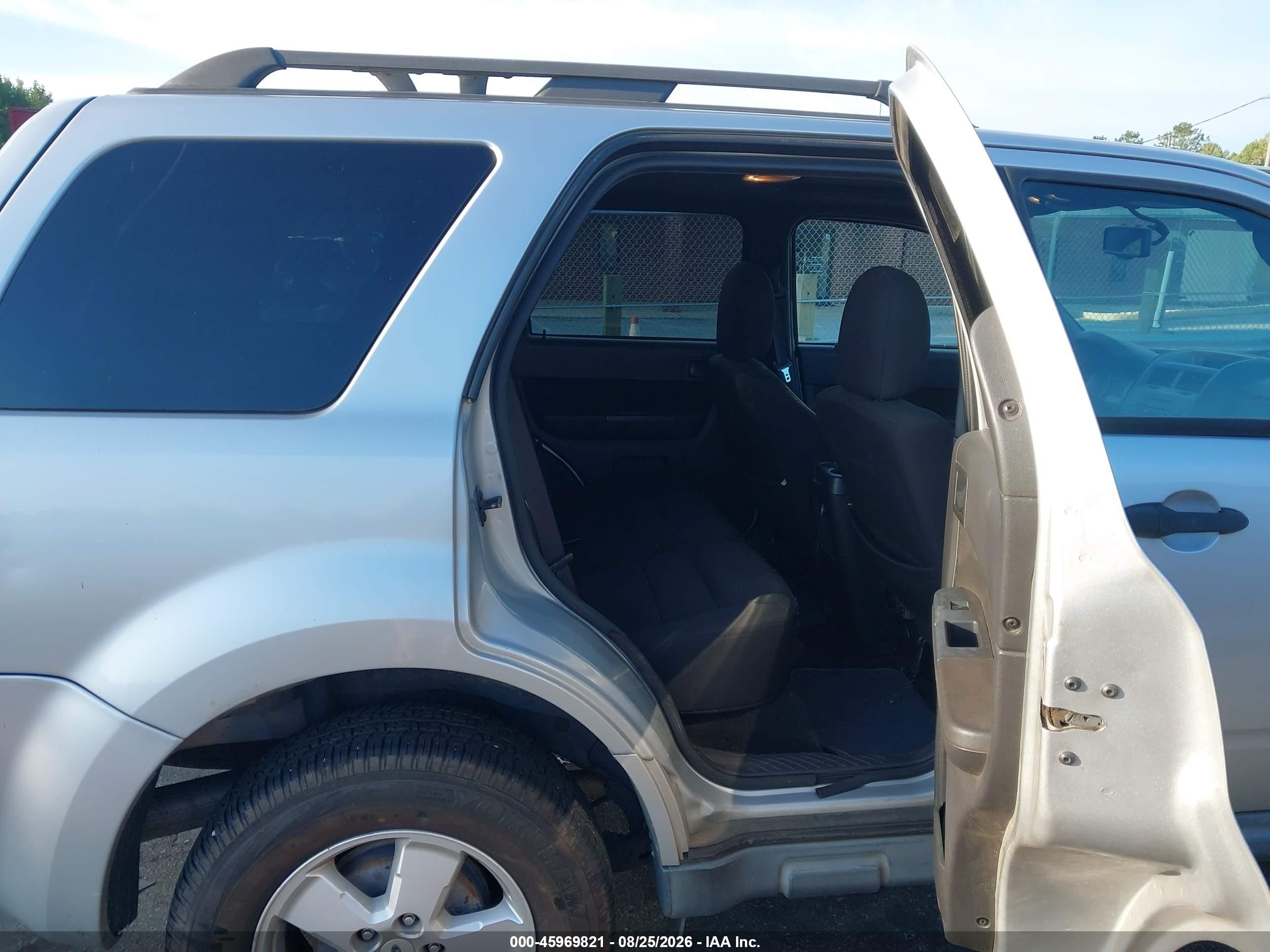 2010 Ford Escape Xlt Серебряный vin: 1FMCU0D78AKB31476