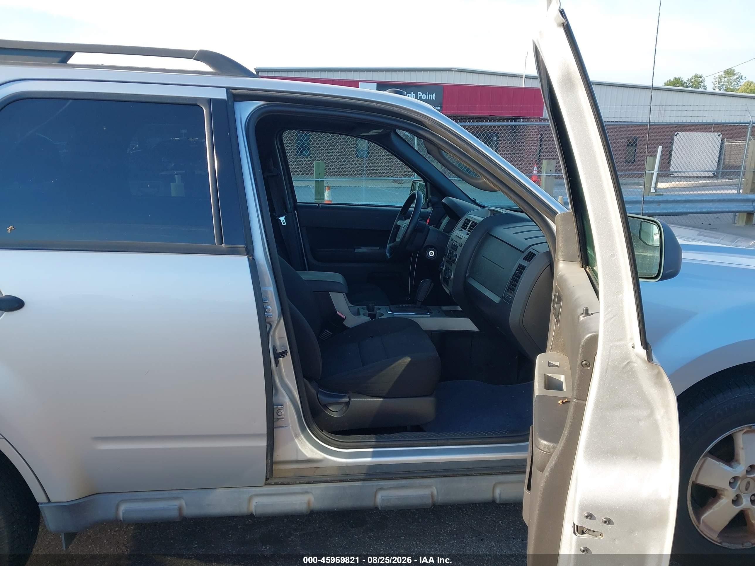 2010 Ford Escape Xlt Серебряный vin: 1FMCU0D78AKB31476