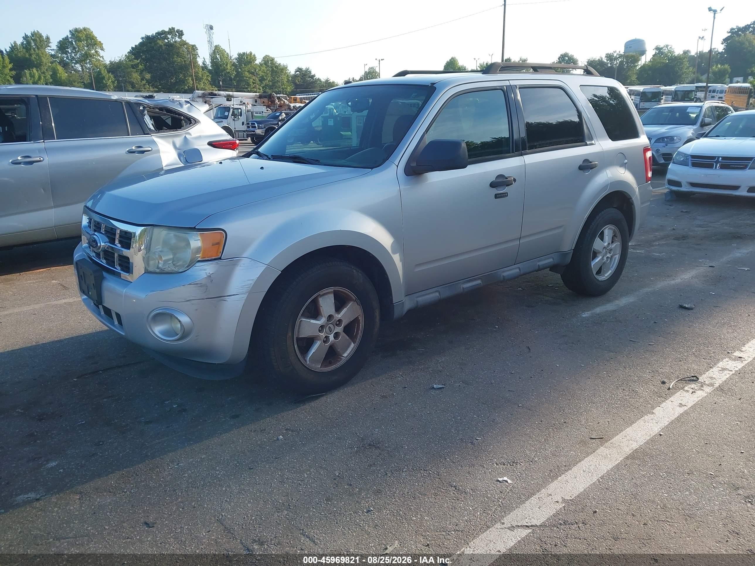 2010 Ford Escape Xlt Серебряный vin: 1FMCU0D78AKB31476