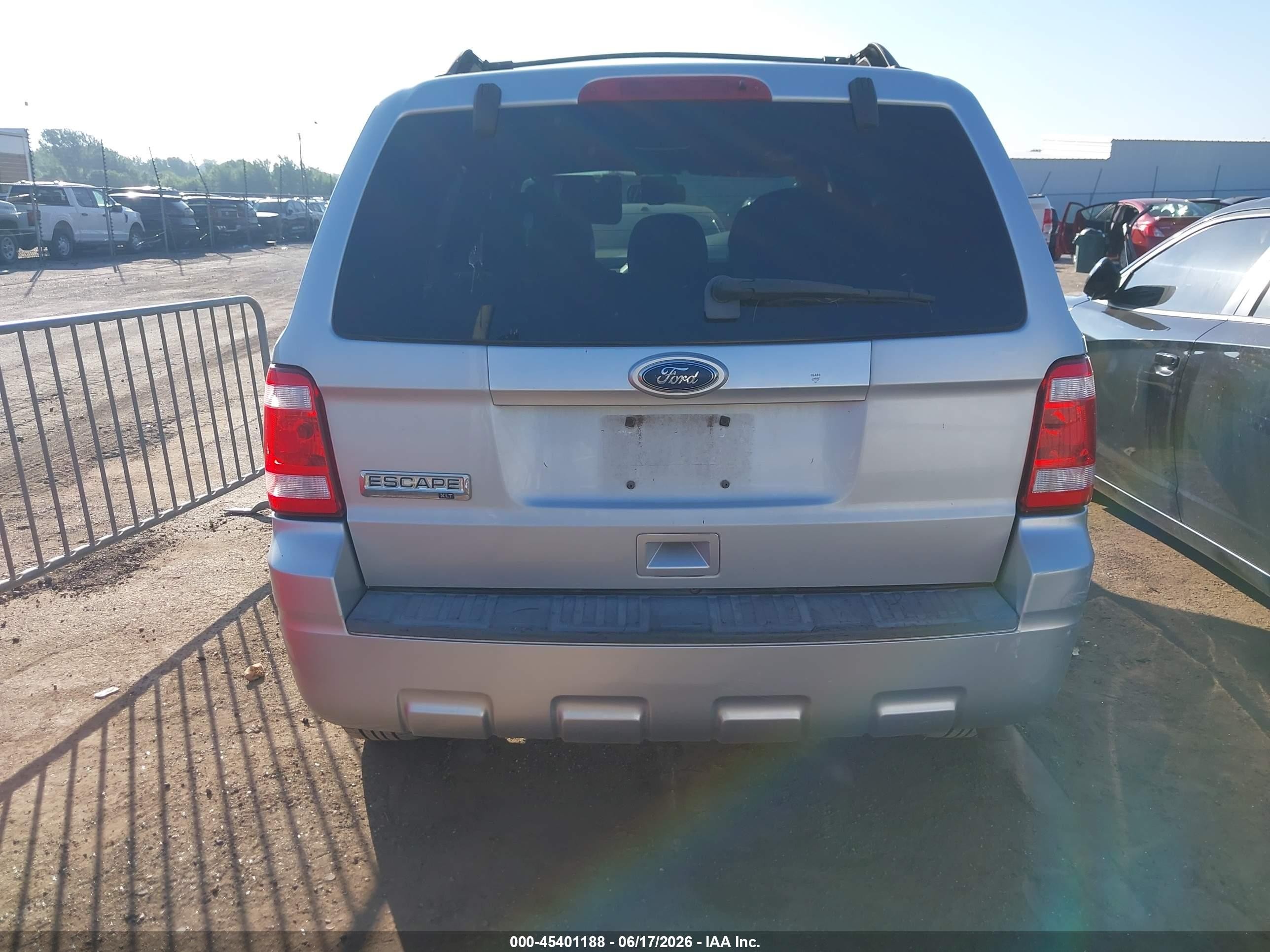 2010 Ford Escape Xlt Silver vin: 1FMCU0D78AKC57949