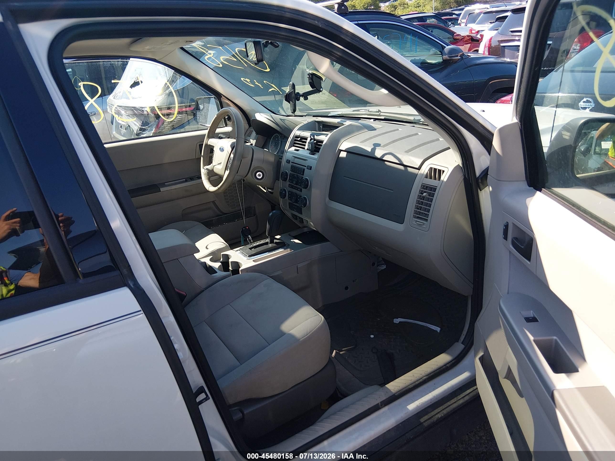 2010 Ford Escape Xlt White vin: 1FMCU0D78AKD47781