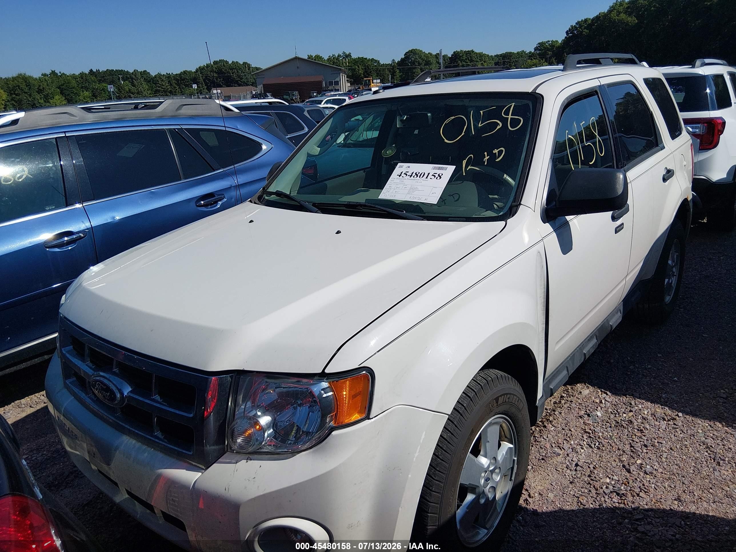 2010 Ford Escape Xlt White vin: 1FMCU0D78AKD47781
