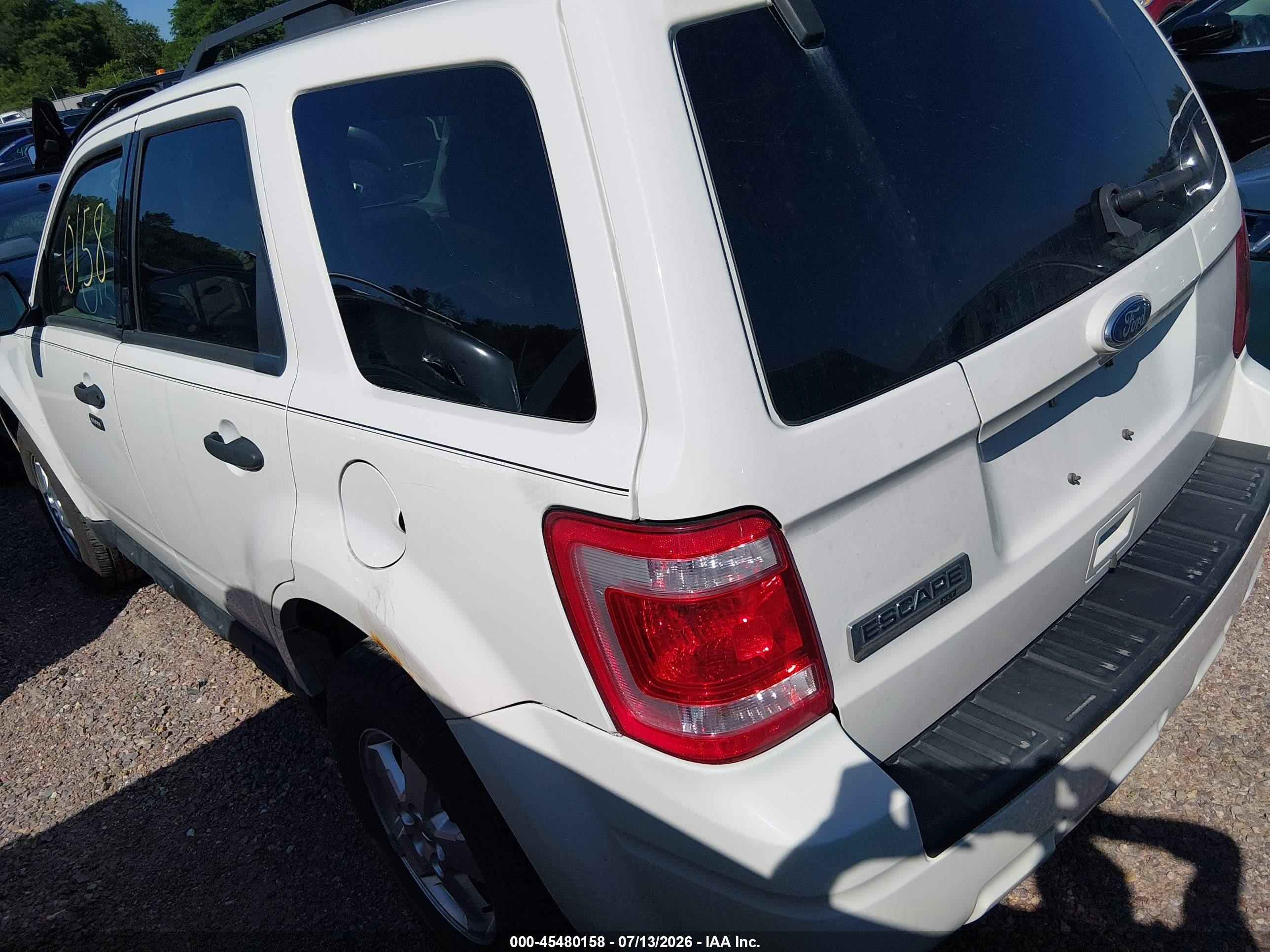 2010 Ford Escape Xlt White vin: 1FMCU0D78AKD47781