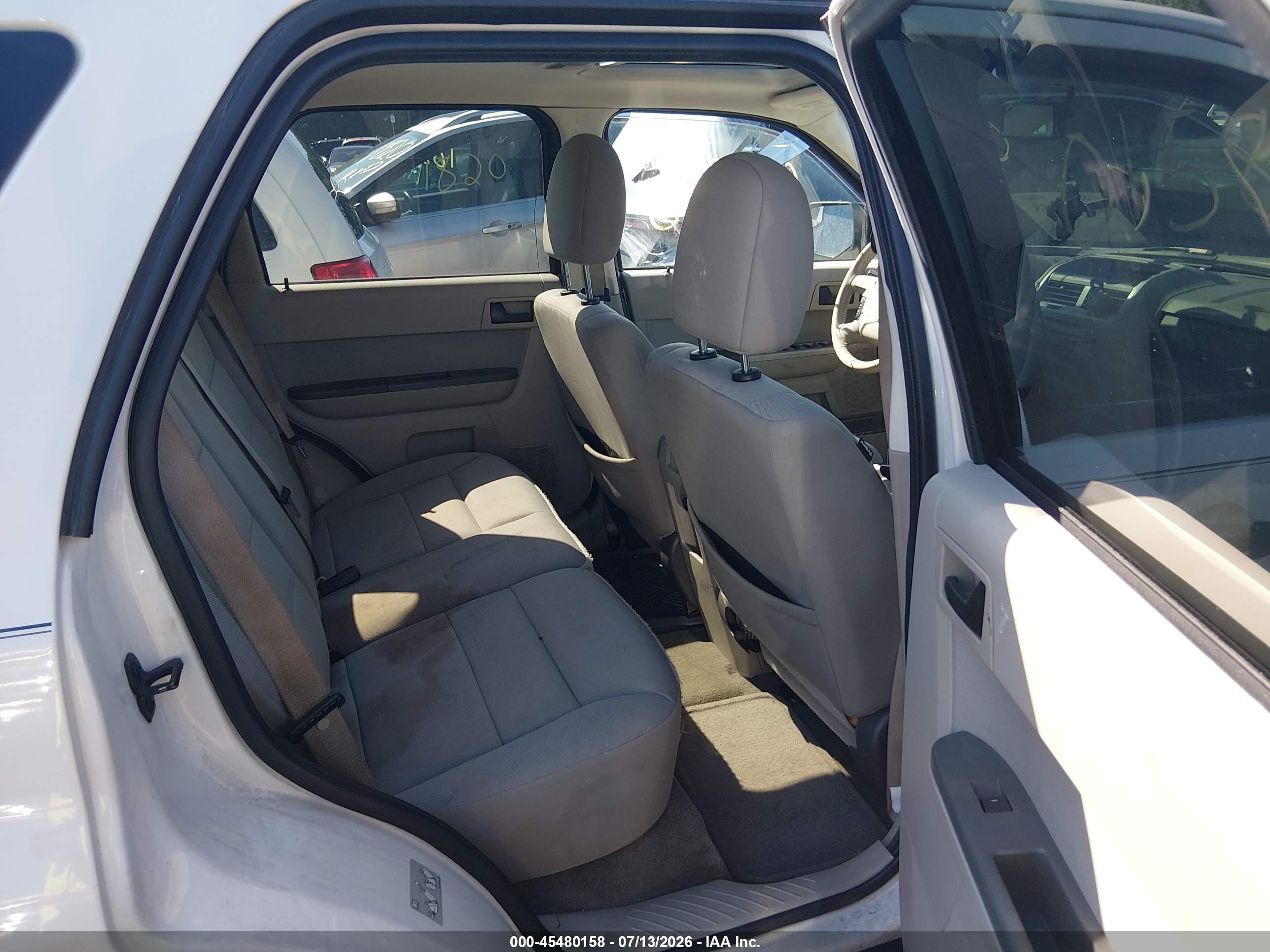2010 Ford Escape Xlt White vin: 1FMCU0D78AKD47781