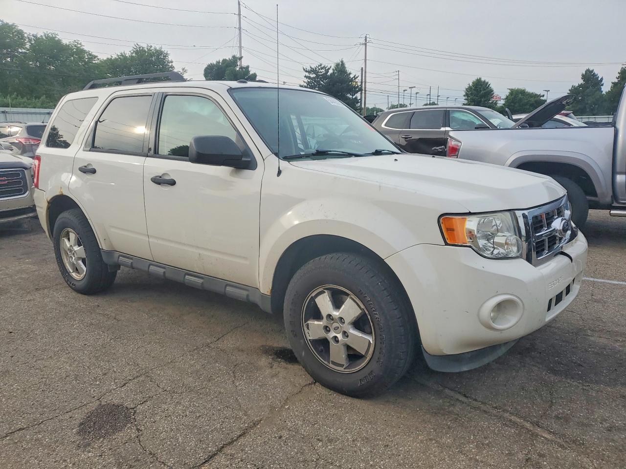 2011 Ford Escape Xlt White vin: 1FMCU0D78BKA06320