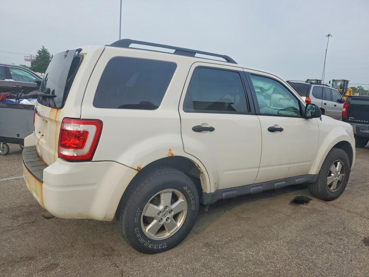 2011 Ford Escape Xlt White vin: 1FMCU0D78BKA06320
