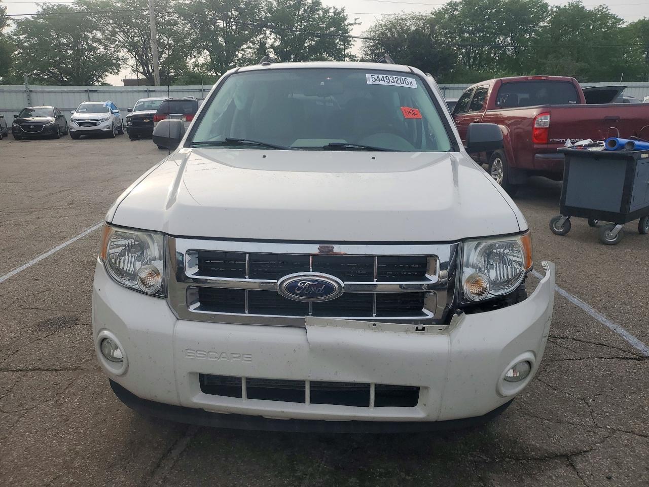 2011 Ford Escape Xlt White vin: 1FMCU0D78BKA06320