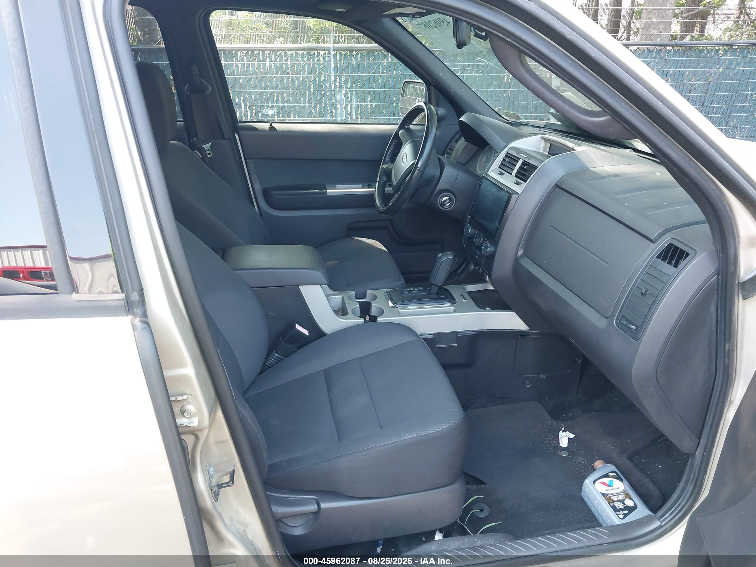 2011 Ford Escape Xlt Champagne vin: 1FMCU0D78BKA27538