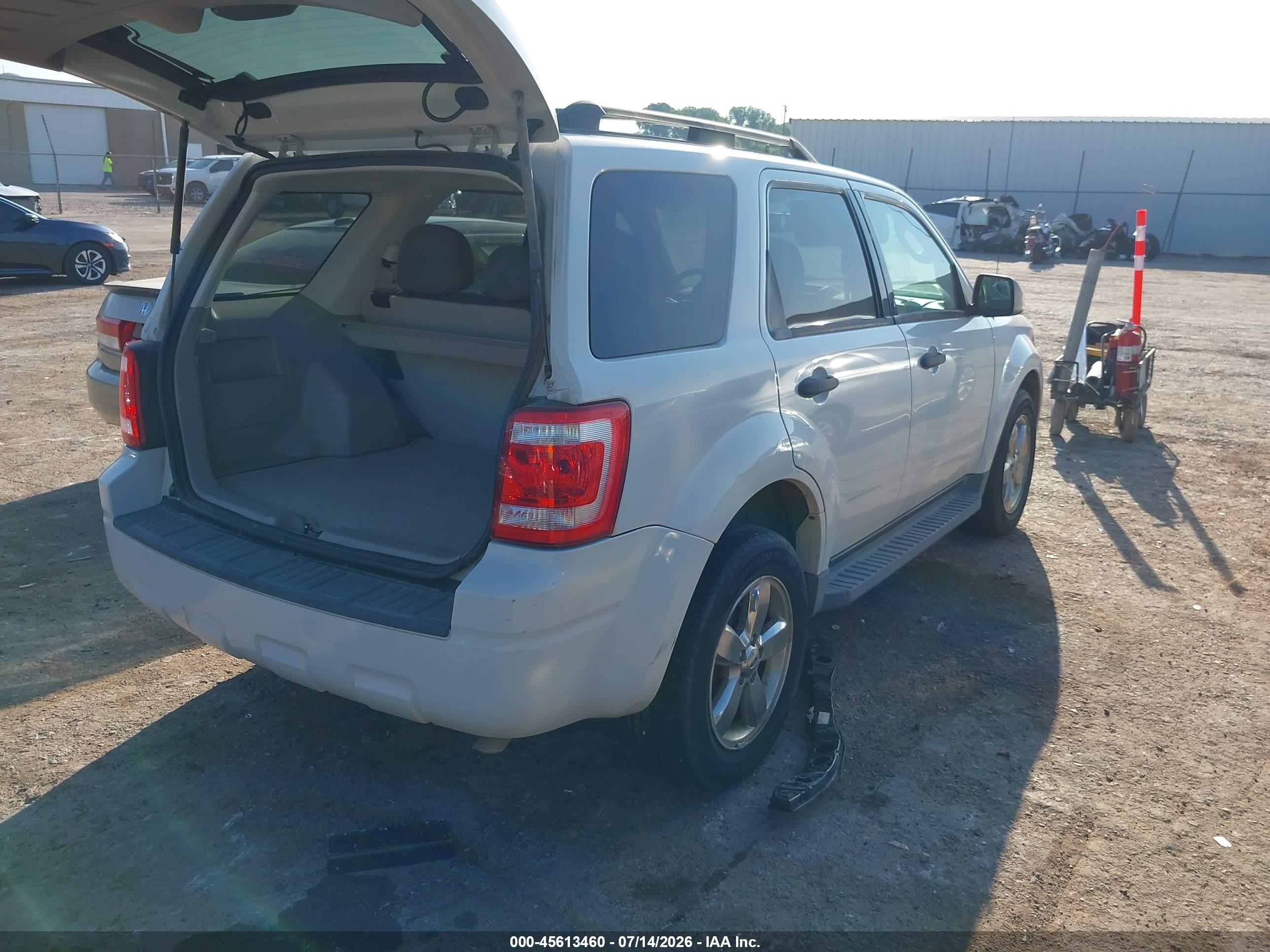 2010 Ford Escape Xlt Tan vin: 1FMCU0D79AKA69098