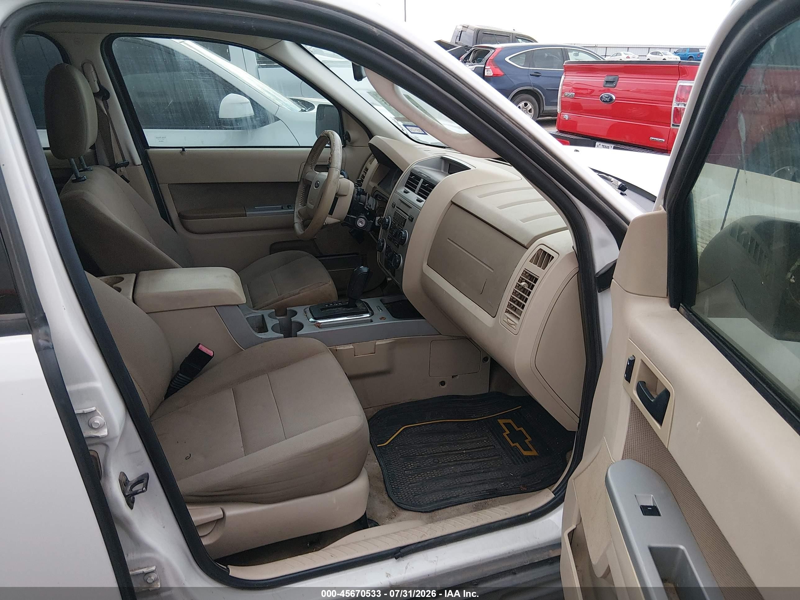 2010 Ford Escape Xlt White vin: 1FMCU0D79AKB10524
