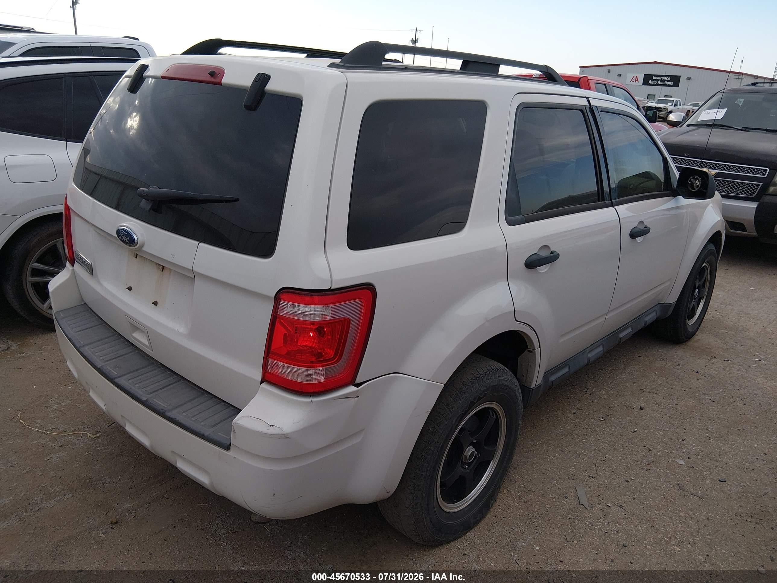 2010 Ford Escape Xlt White vin: 1FMCU0D79AKB10524