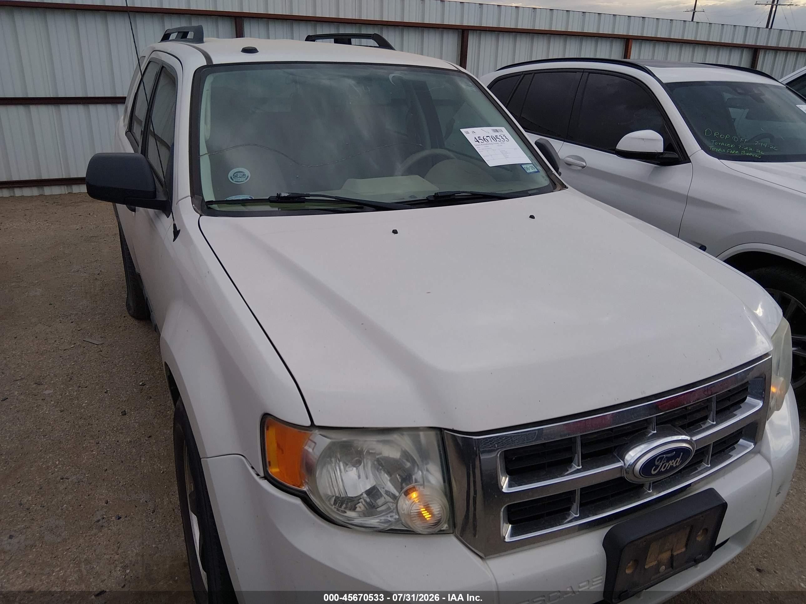 2010 Ford Escape Xlt White vin: 1FMCU0D79AKB10524