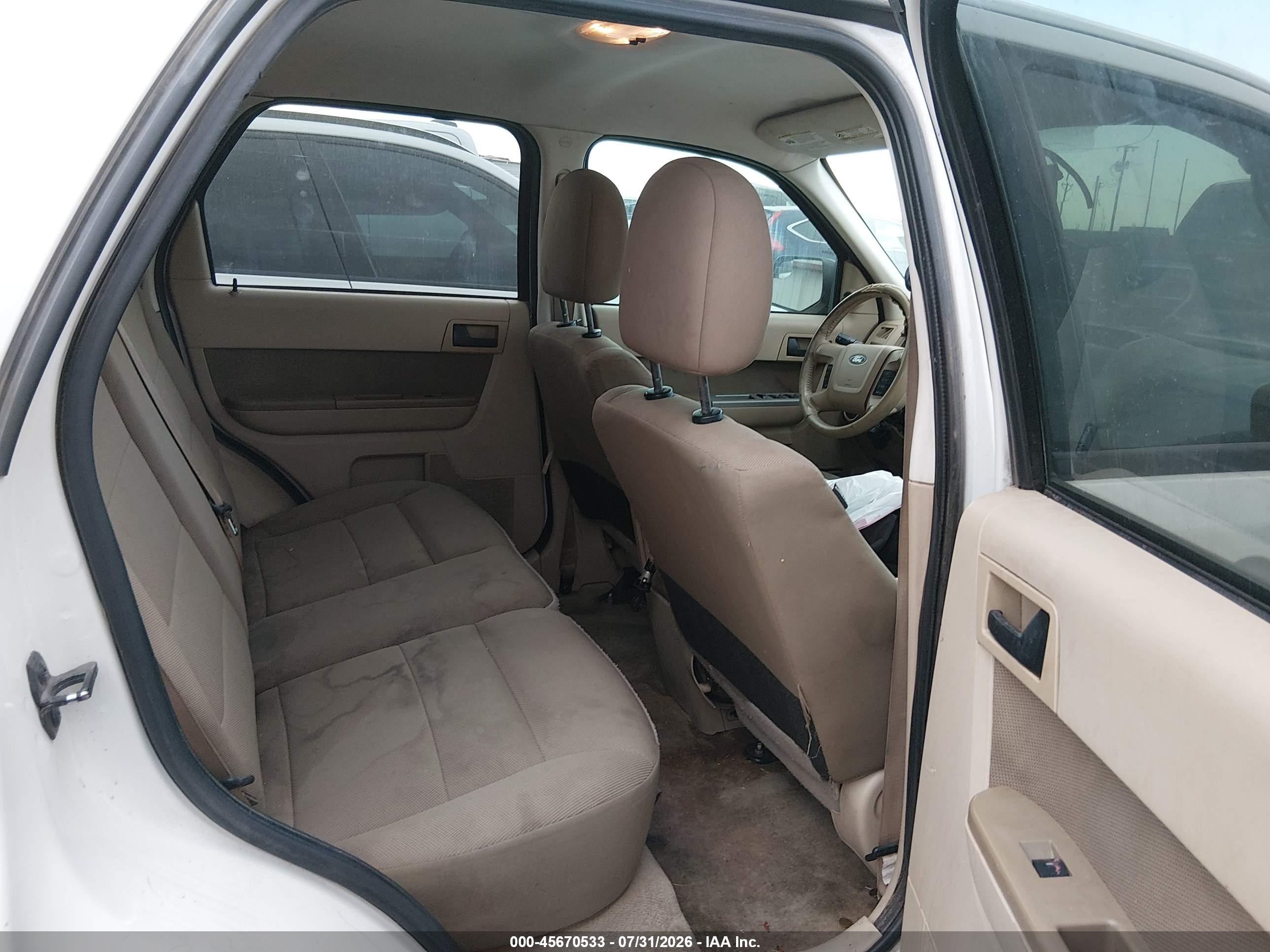 2010 Ford Escape Xlt White vin: 1FMCU0D79AKB10524