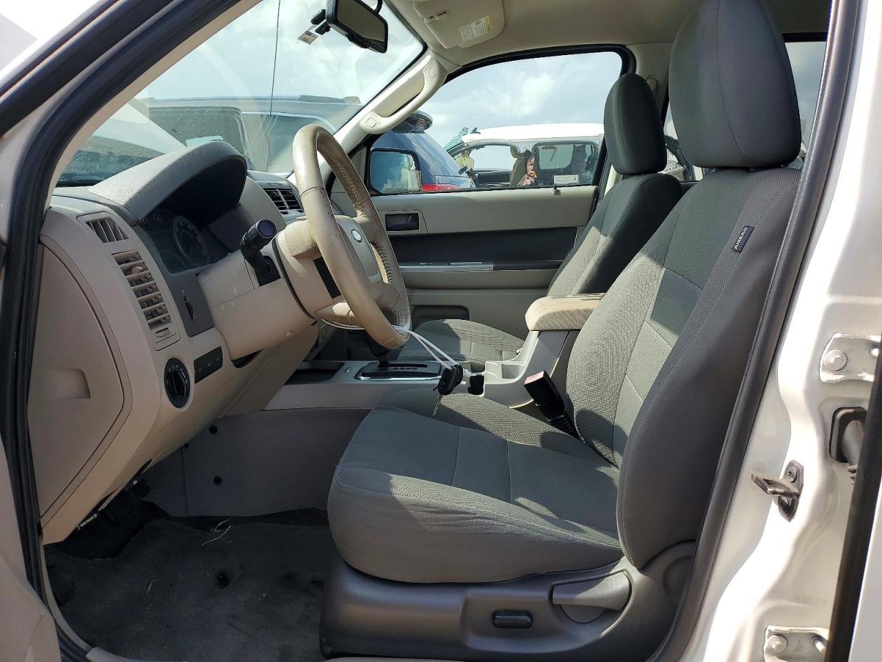 2010 Ford Escape Xlt White vin: 1FMCU0D79AKB24682