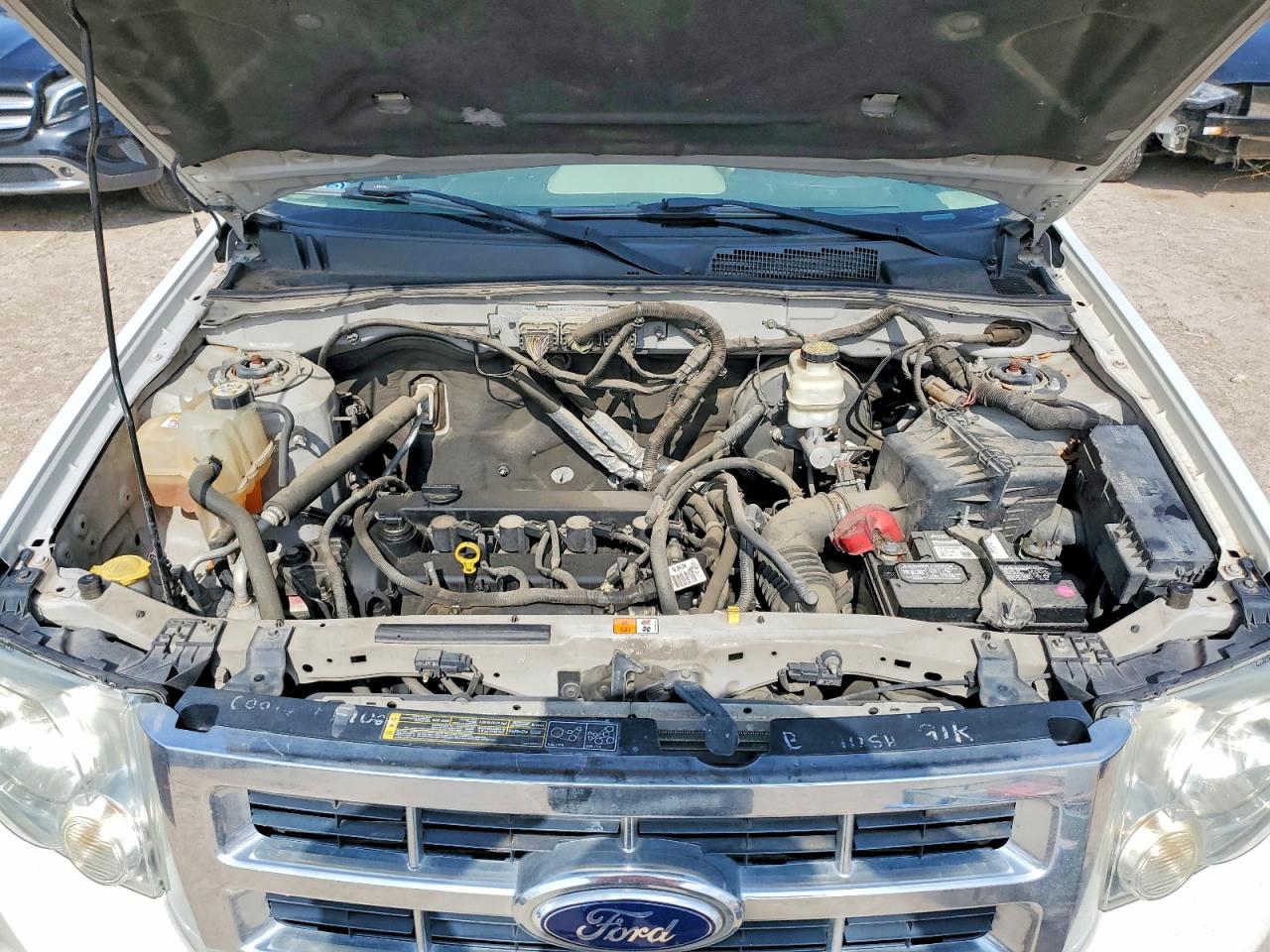 2010 Ford Escape Xlt White vin: 1FMCU0D79AKB24682