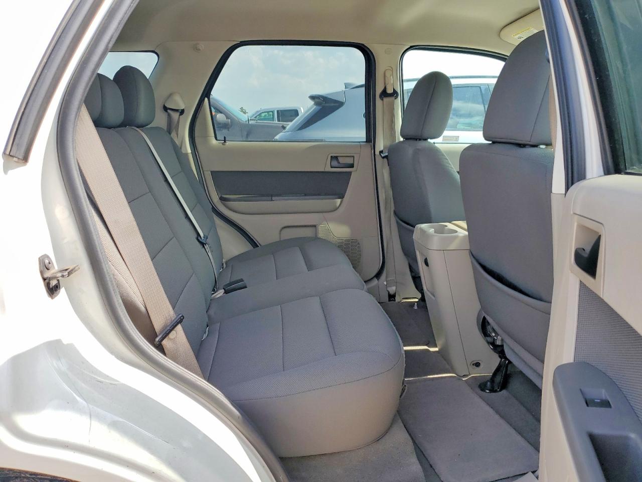 2010 Ford Escape Xlt White vin: 1FMCU0D79AKB24682