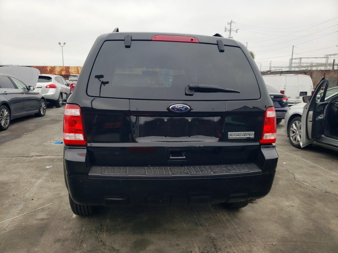 2010 Ford Escape Xlt Black vin: 1FMCU0D79AKC43185