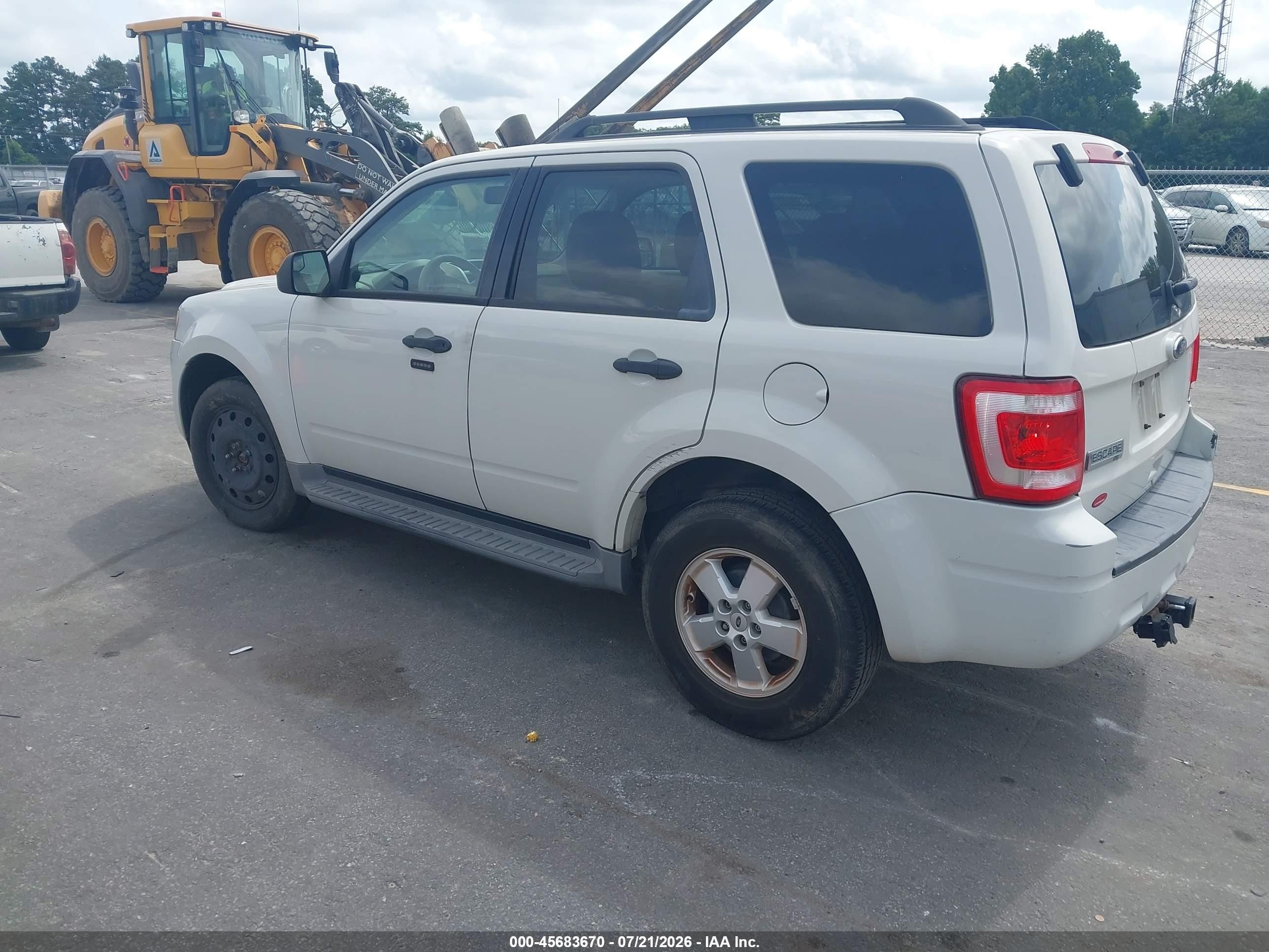2010 Ford Escape Xlt White vin: 1FMCU0D79AKC58205