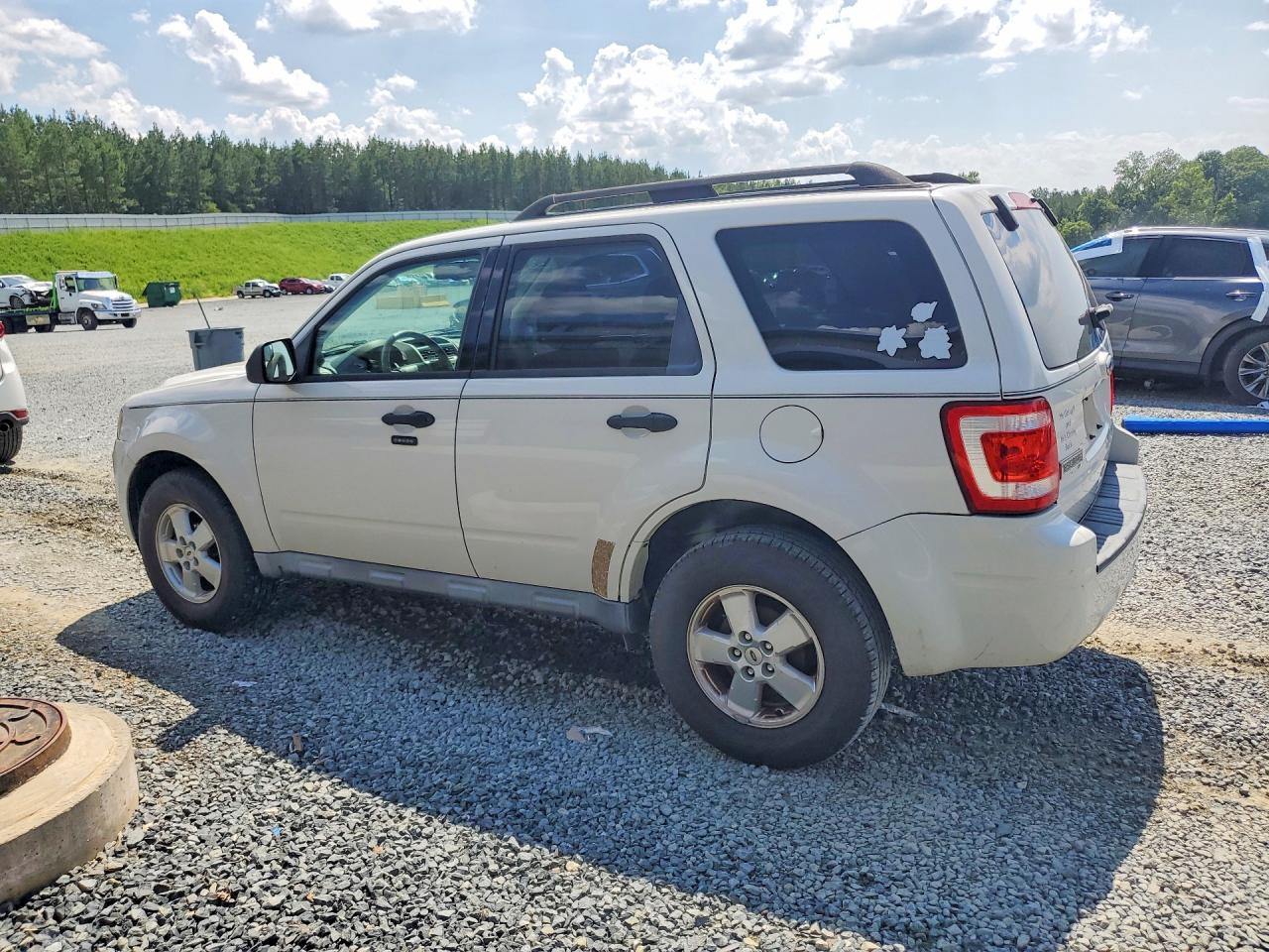 2010 Ford Escape Xlt Белый vin: 1FMCU0D79AKC65574
