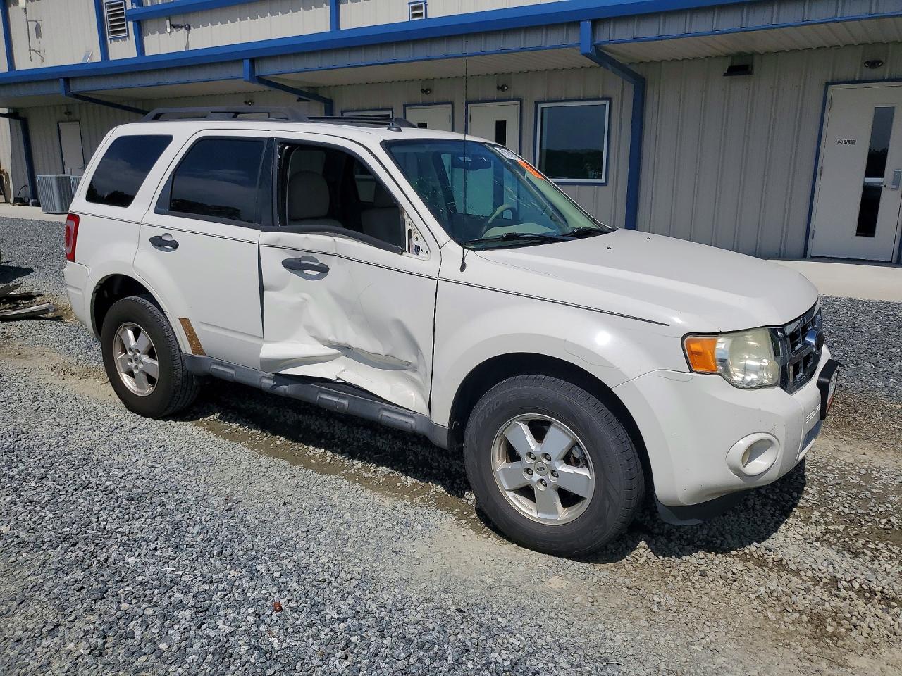 2010 Ford Escape Xlt Белый vin: 1FMCU0D79AKC65574