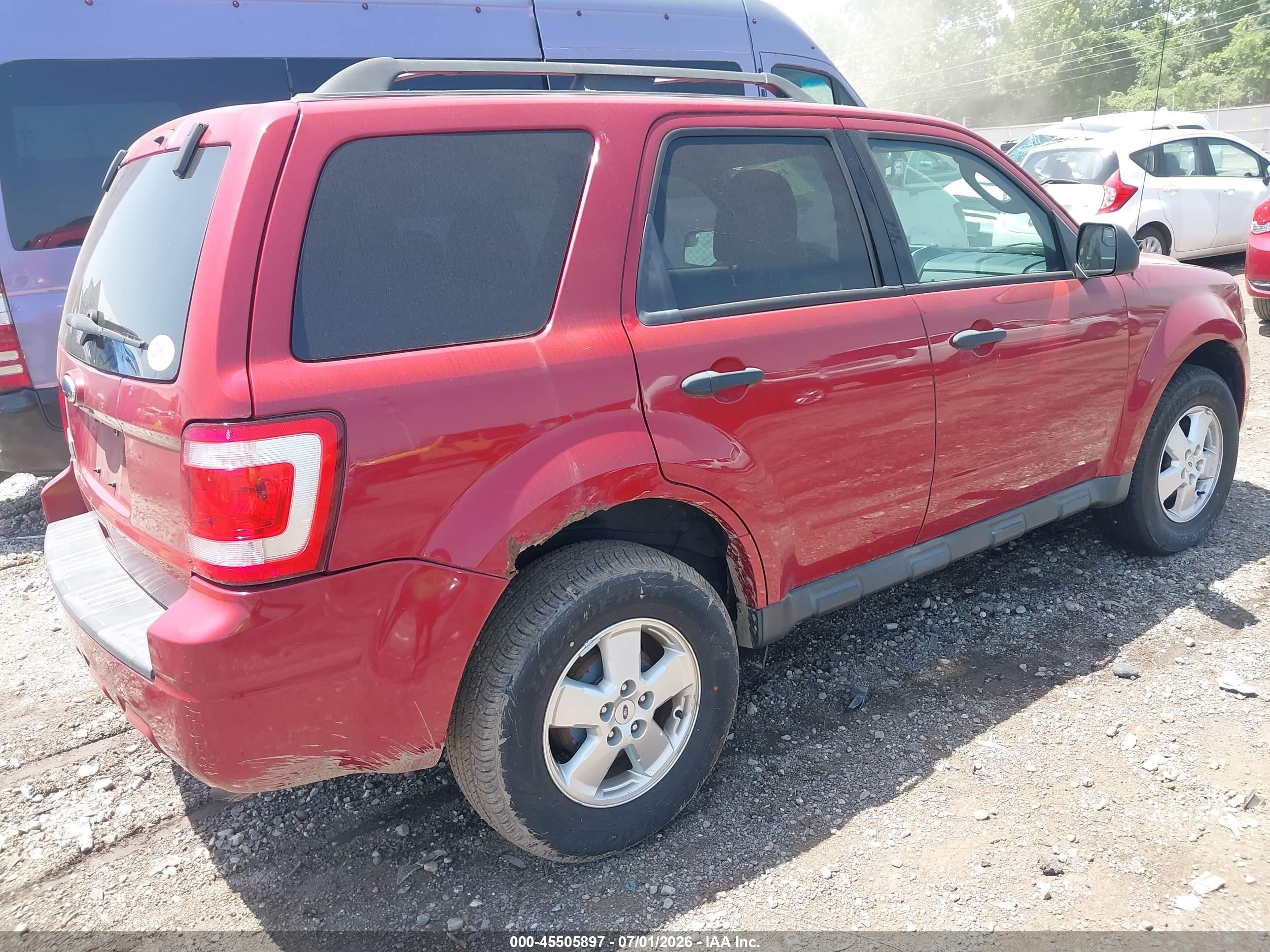 2011 Ford Escape Xlt Burgundy vin: 1FMCU0D79BKA37429