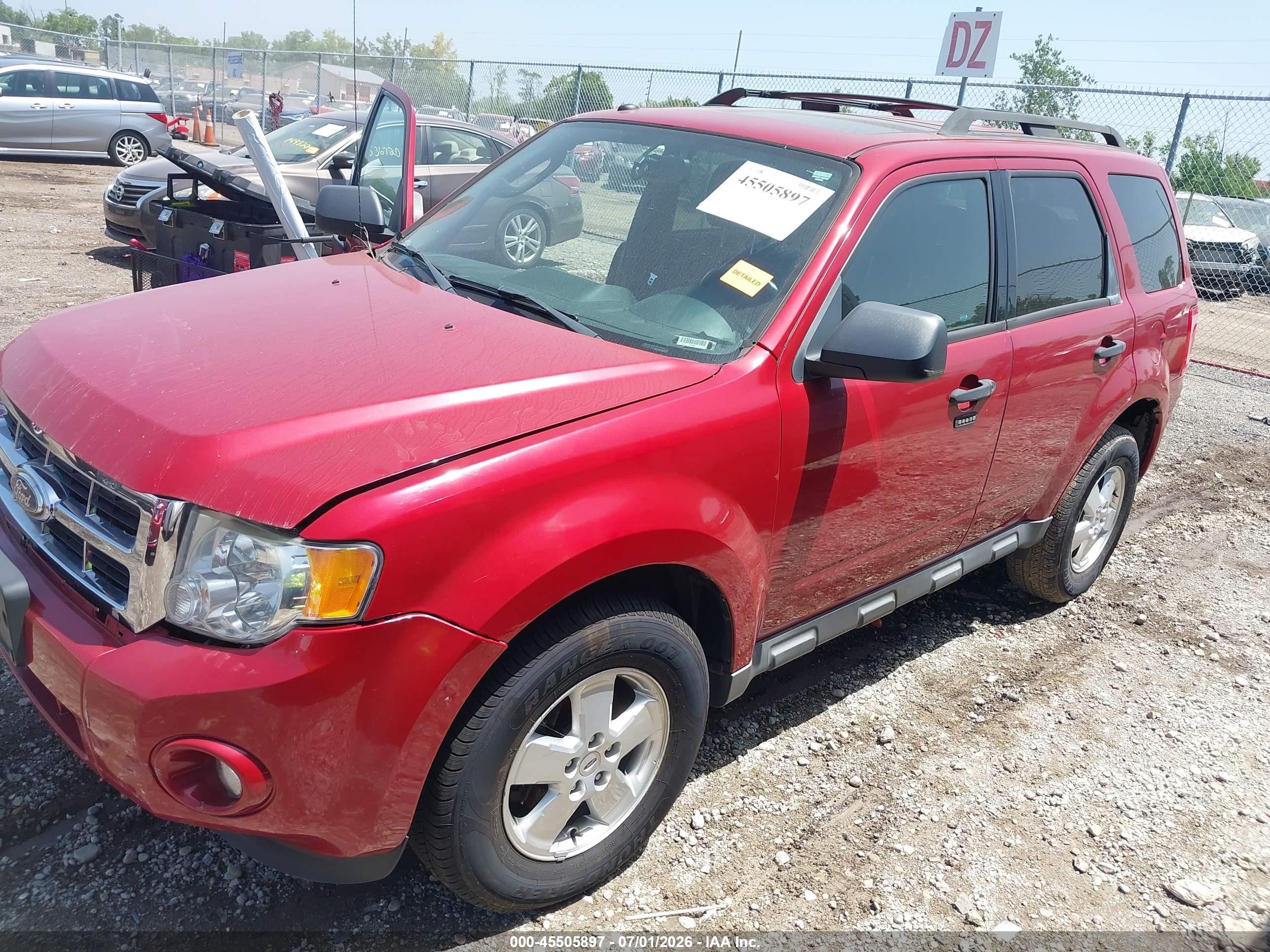 2011 Ford Escape Xlt Burgundy vin: 1FMCU0D79BKA37429