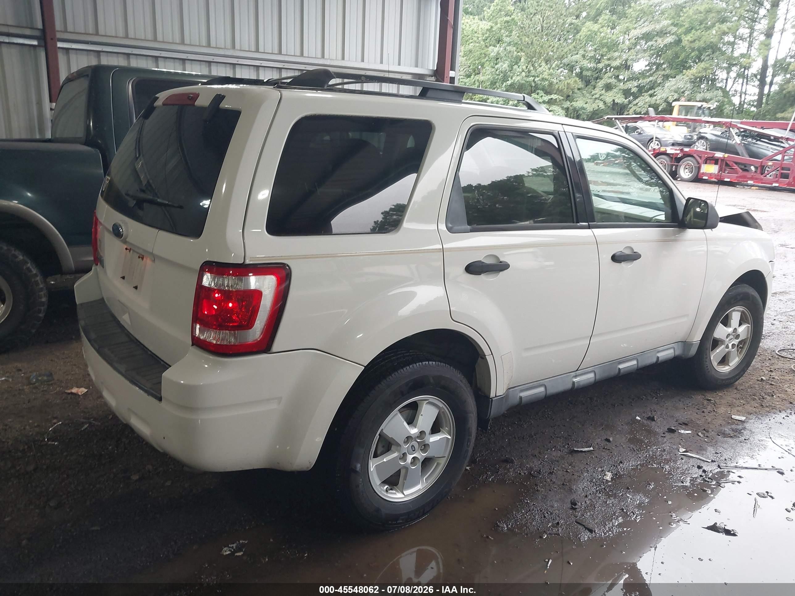 2011 Ford Escape Xlt White vin: 1FMCU0D79BKA63285