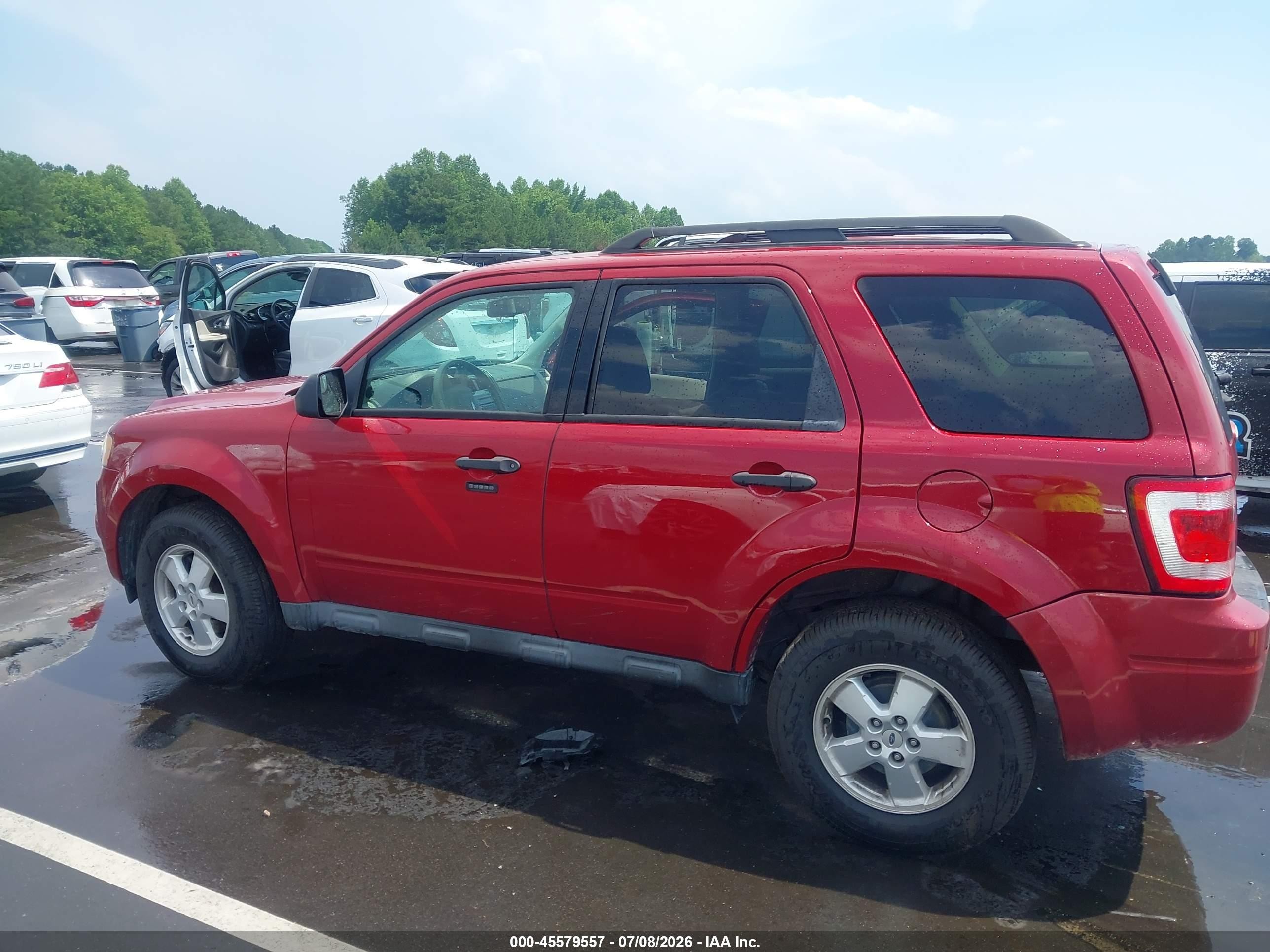2011 Ford Escape Xlt Red vin: 1FMCU0D79BKA92513