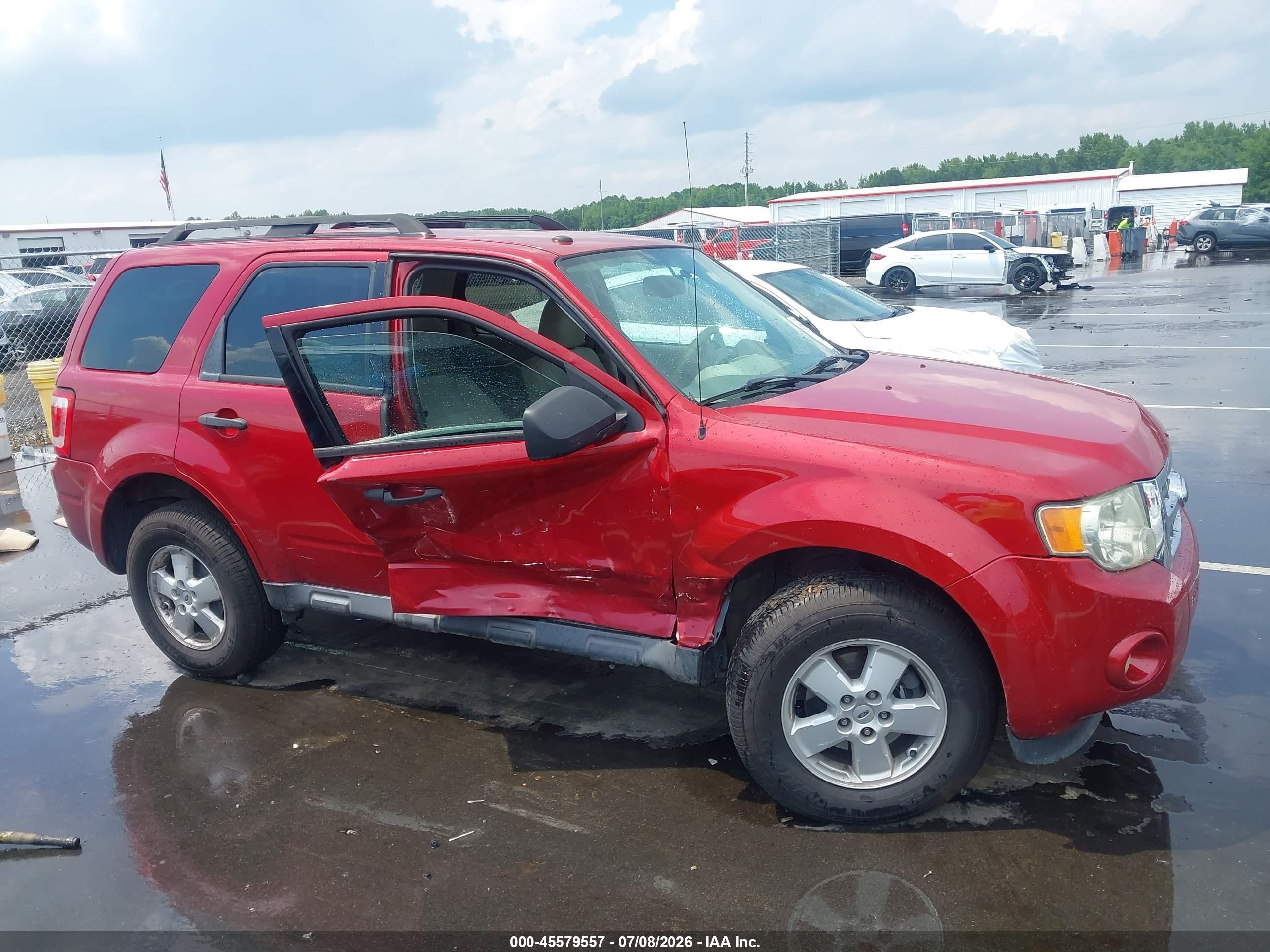 2011 Ford Escape Xlt Red vin: 1FMCU0D79BKA92513