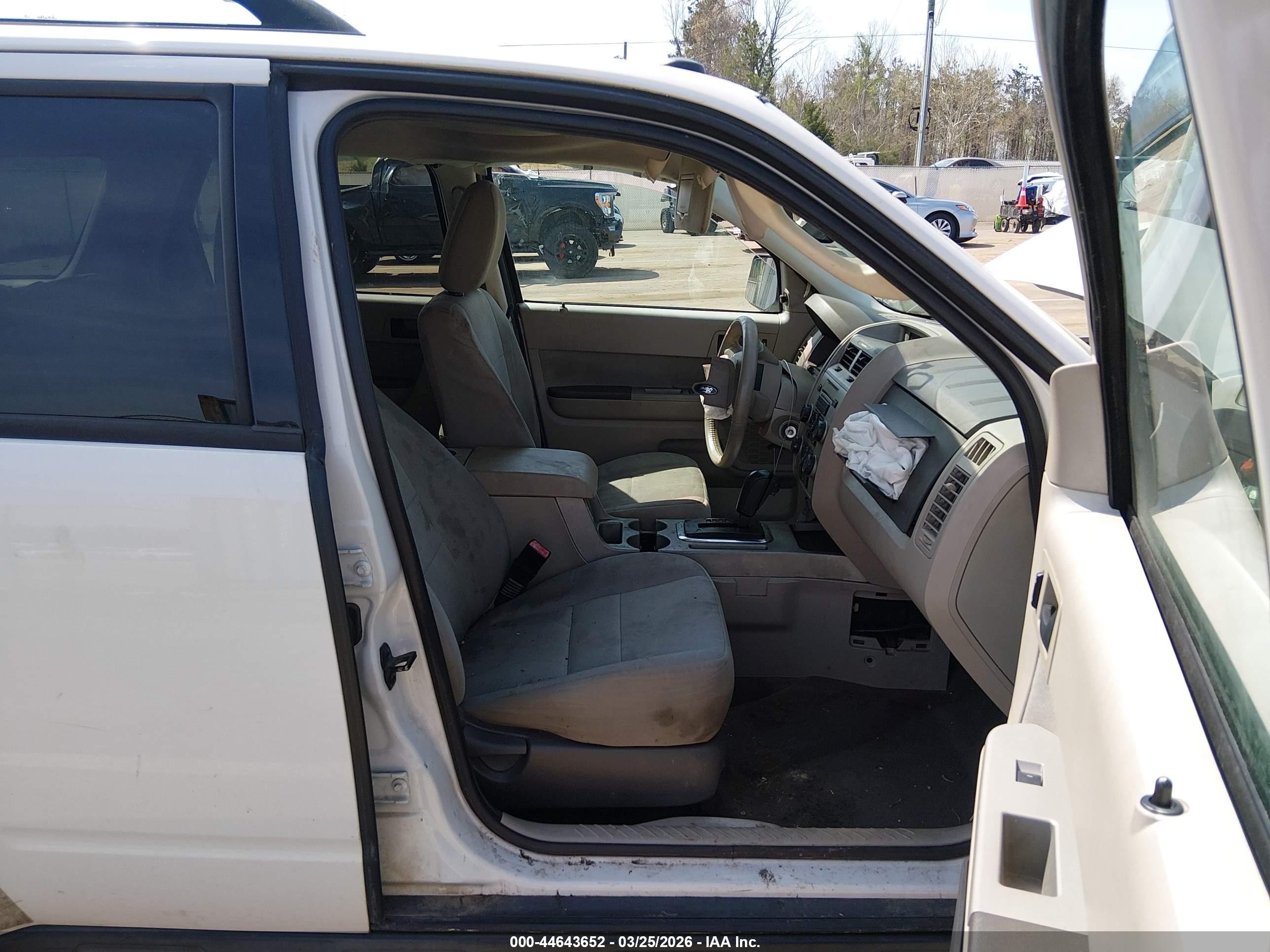 2011 Ford Escape Xlt Белый vin: 1FMCU0D79BKB36297