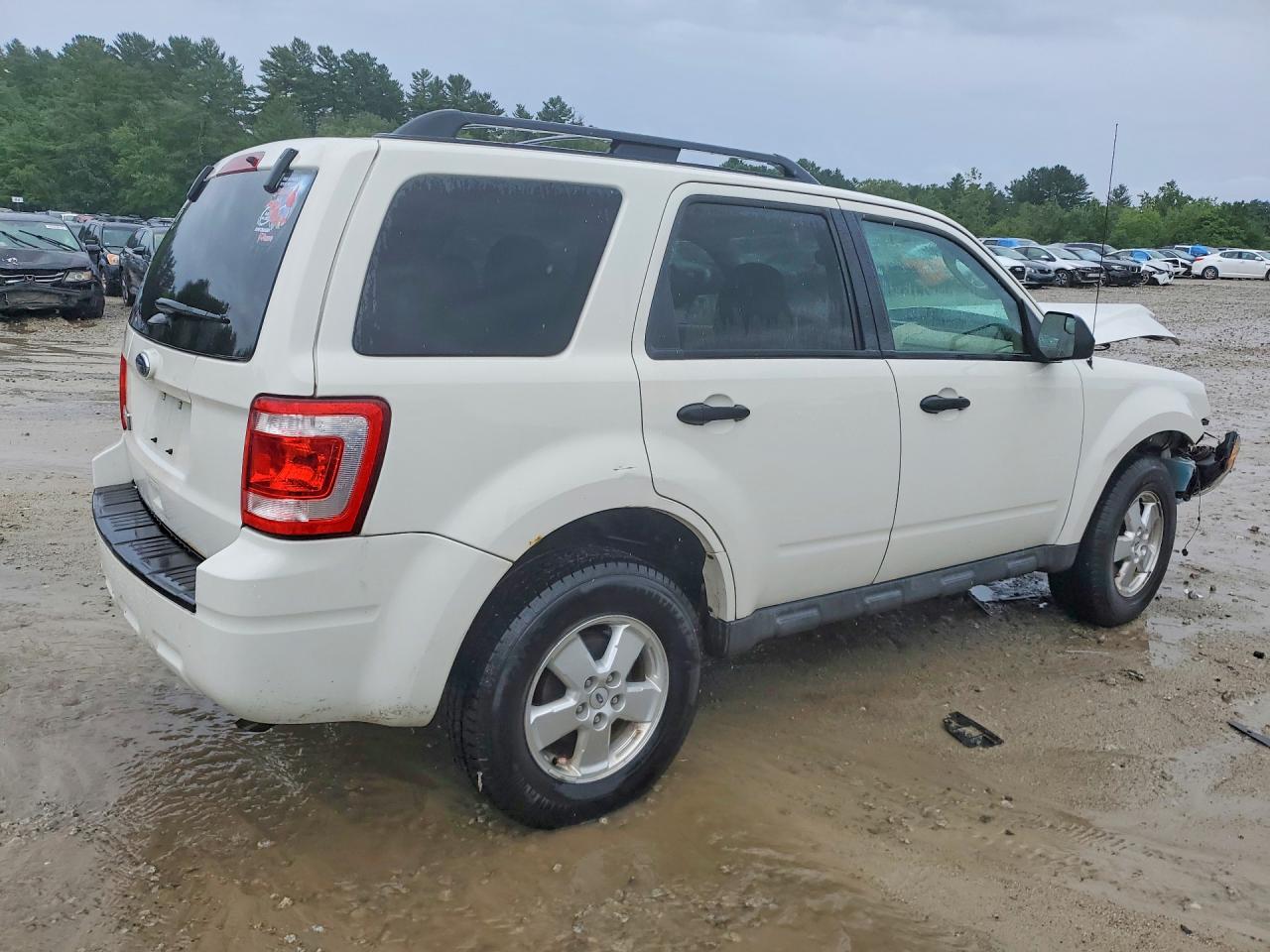 2011 Ford Escape Xlt White vin: 1FMCU0D79BKC08020