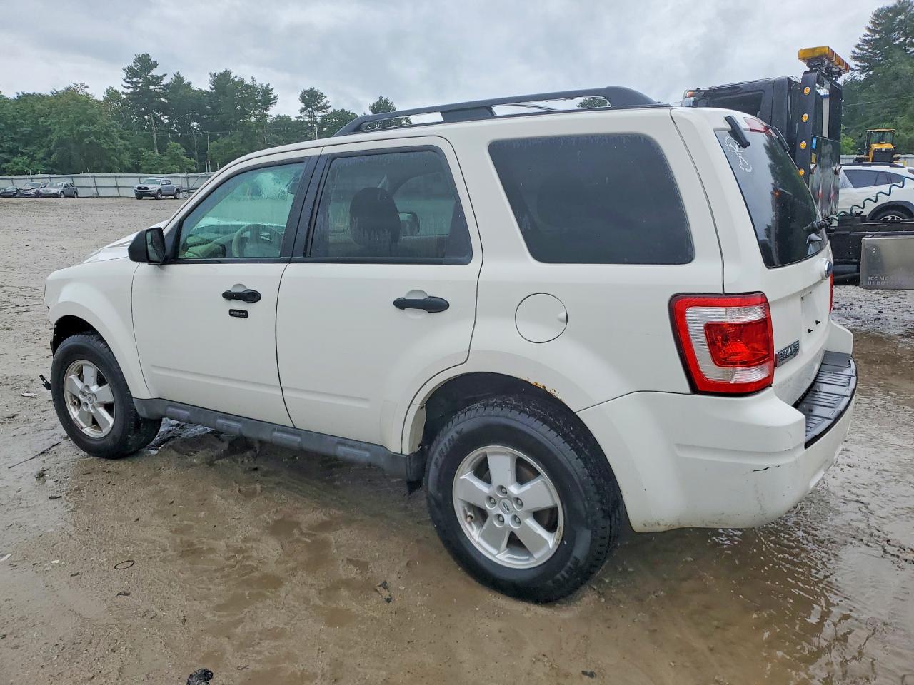 2011 Ford Escape Xlt White vin: 1FMCU0D79BKC08020