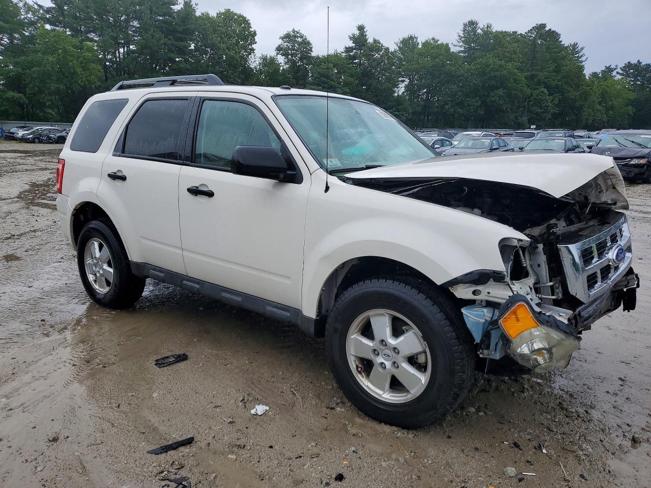 2011 Ford Escape Xlt White vin: 1FMCU0D79BKC08020