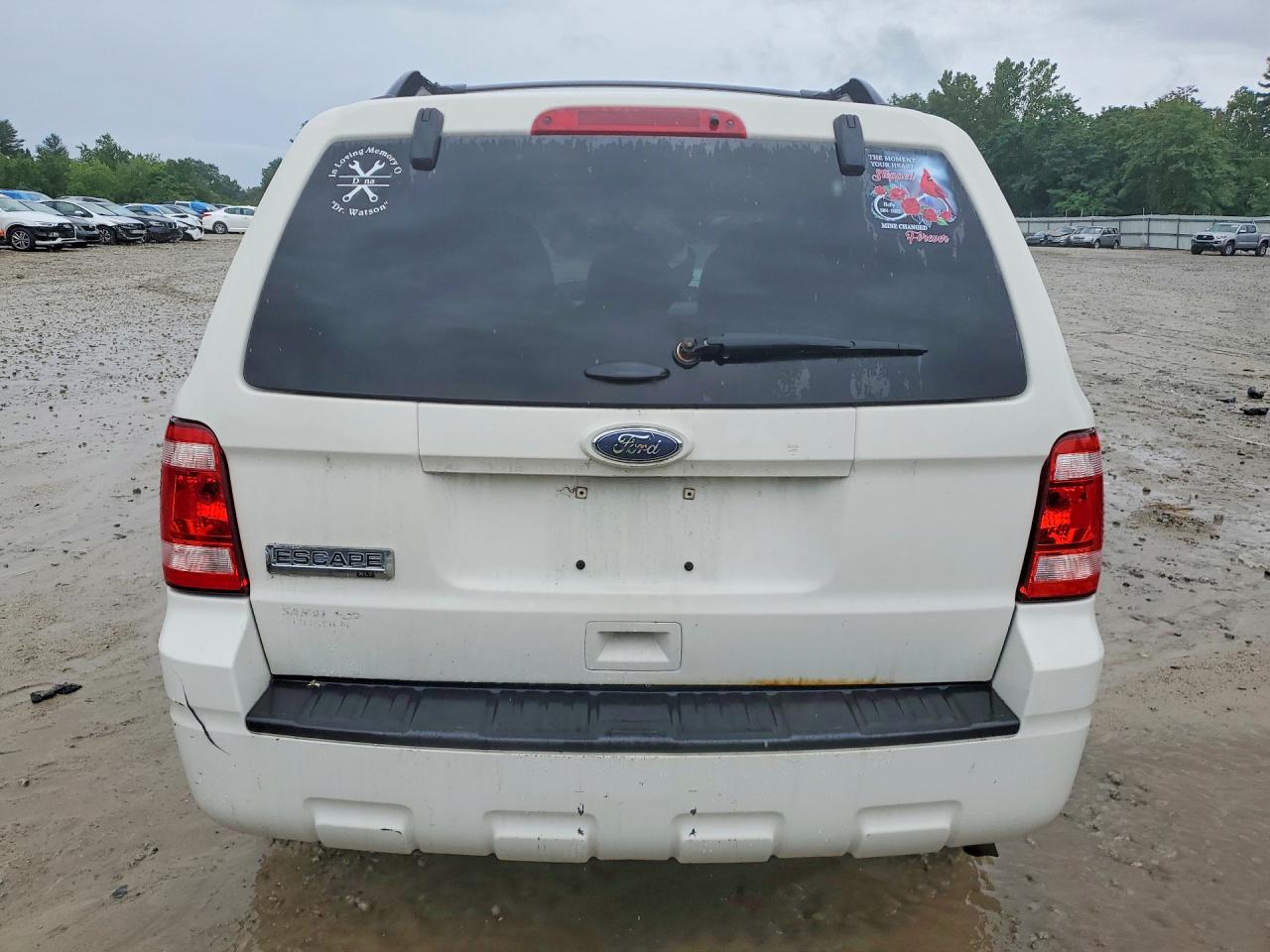 2011 Ford Escape Xlt White vin: 1FMCU0D79BKC08020