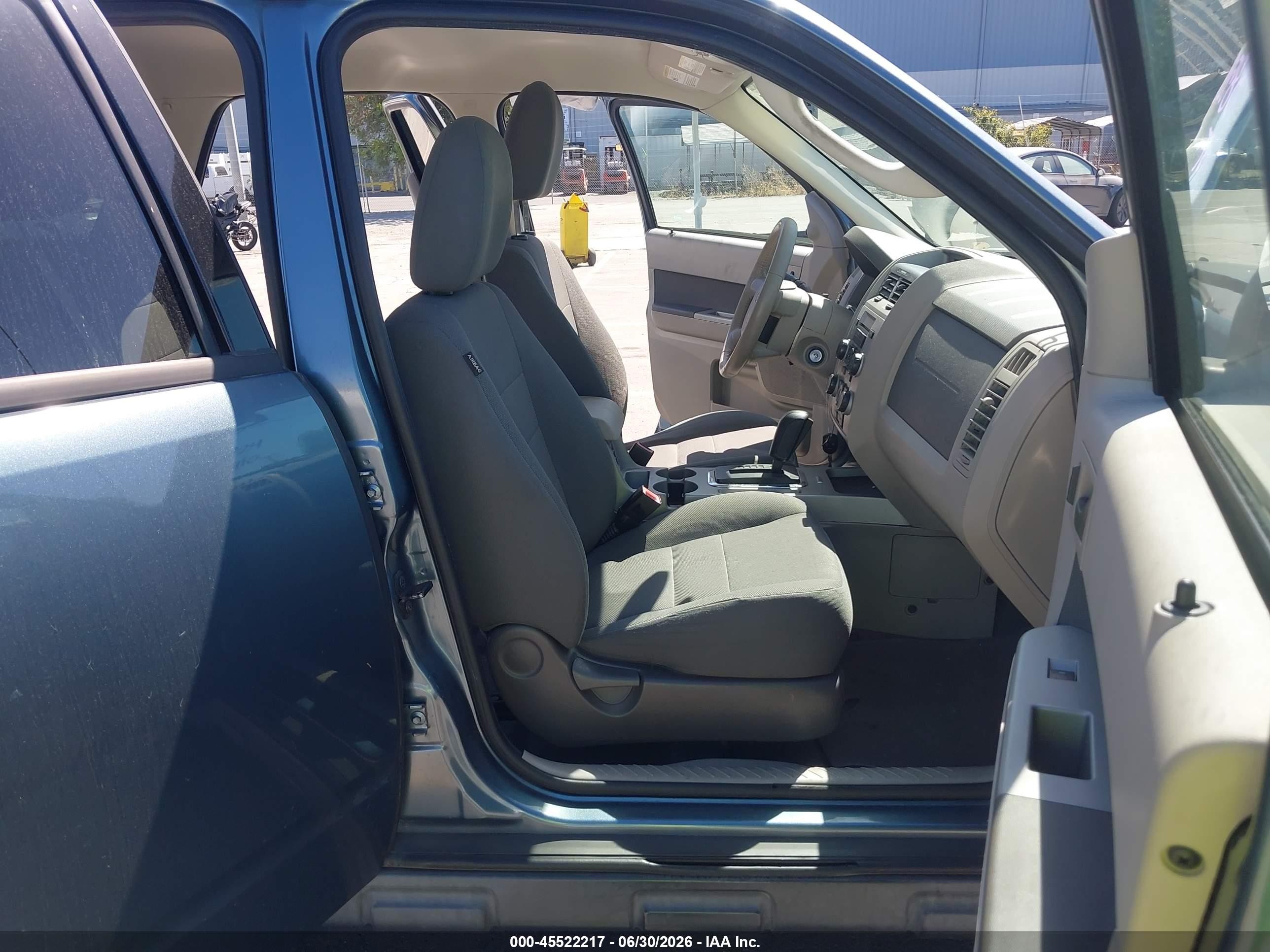 2010 Ford Escape Xlt Blue vin: 1FMCU0D7XAKB00889