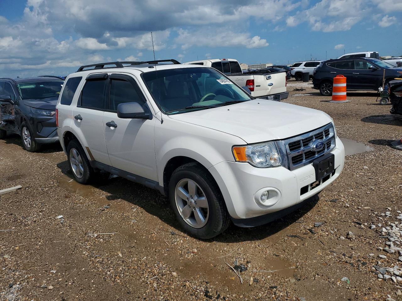 2010 Ford Escape Xlt White vin: 1FMCU0D7XAKB78752