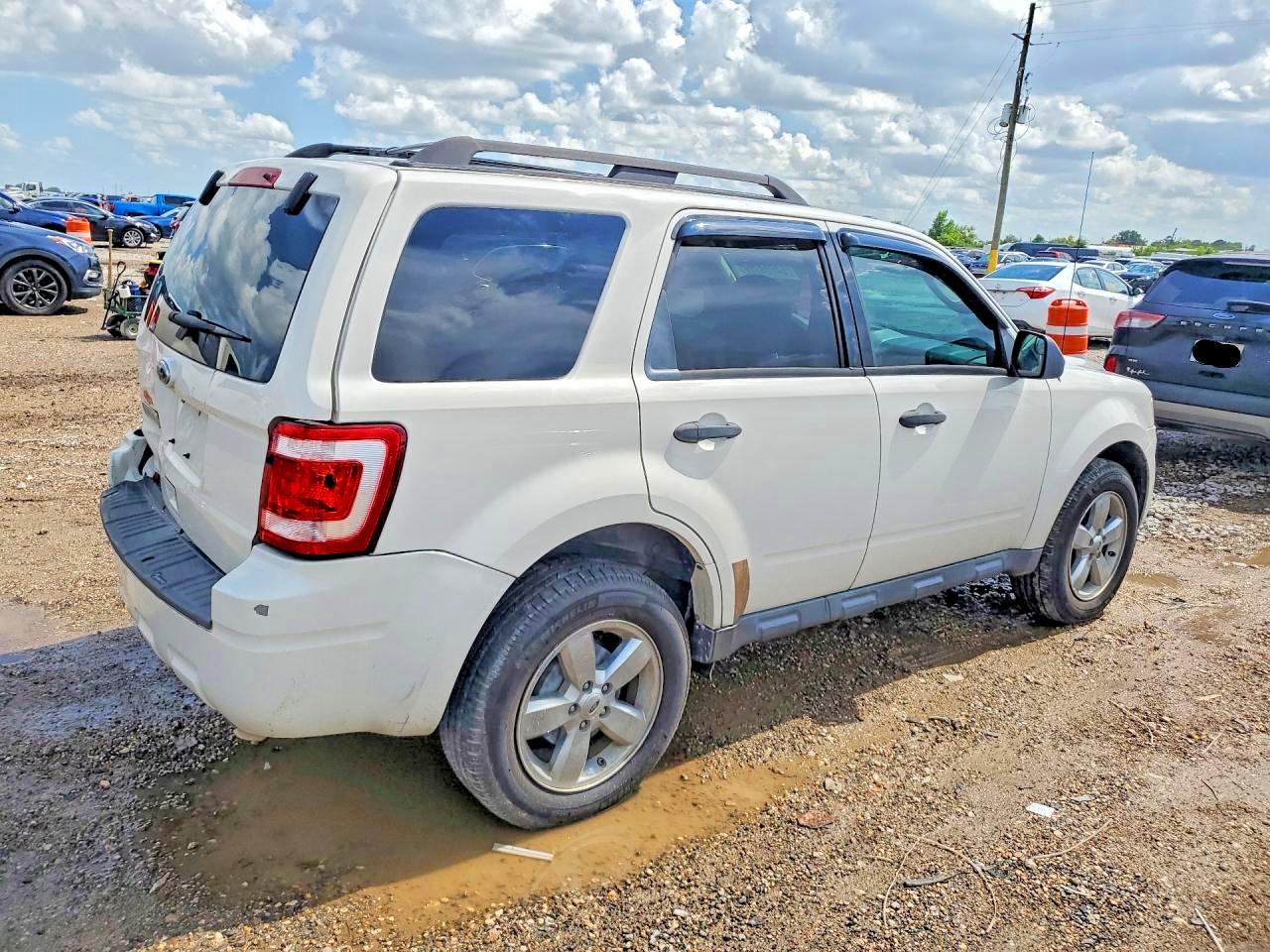 2010 Ford Escape Xlt White vin: 1FMCU0D7XAKB78752