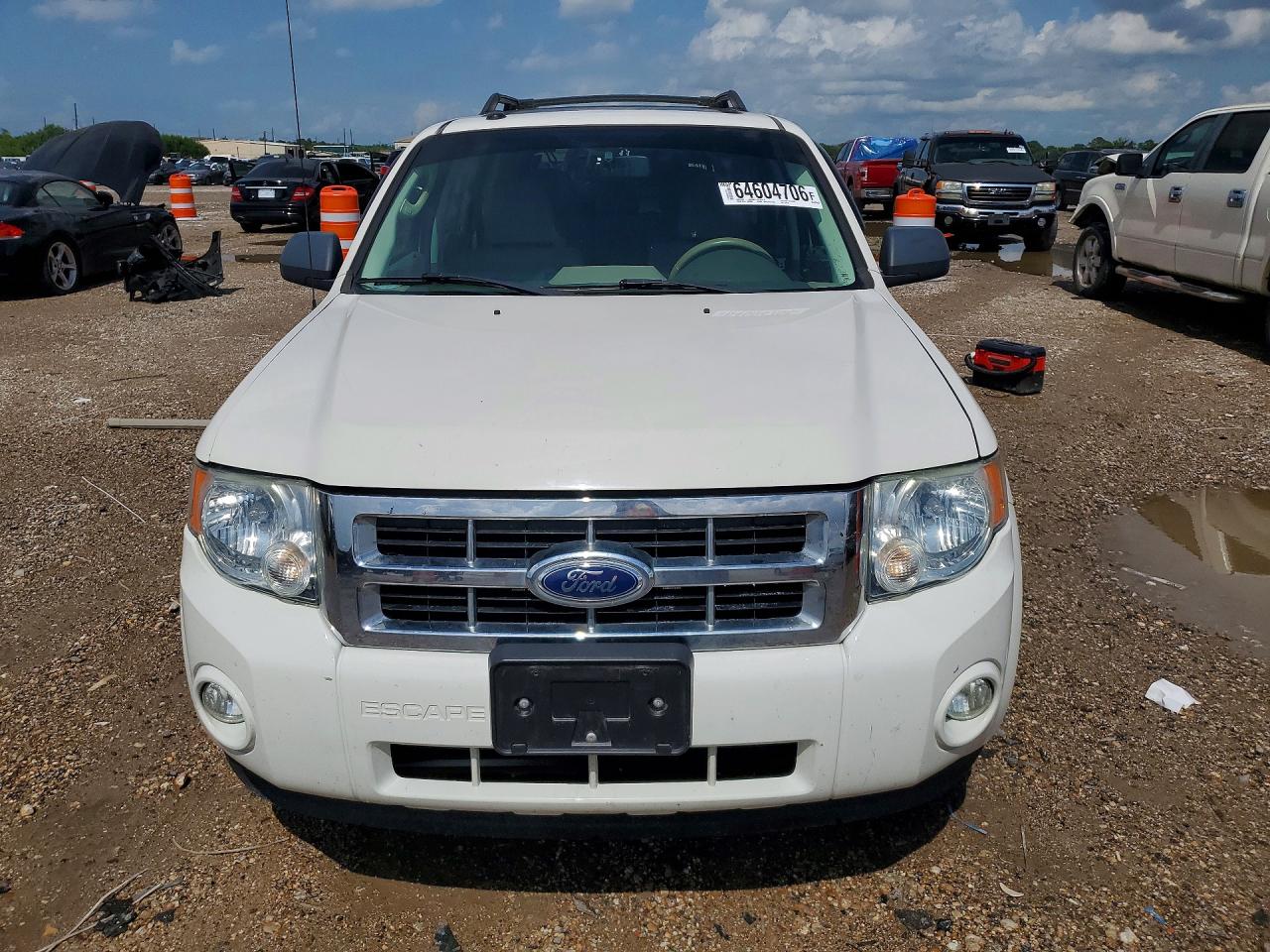 2010 Ford Escape Xlt White vin: 1FMCU0D7XAKB78752