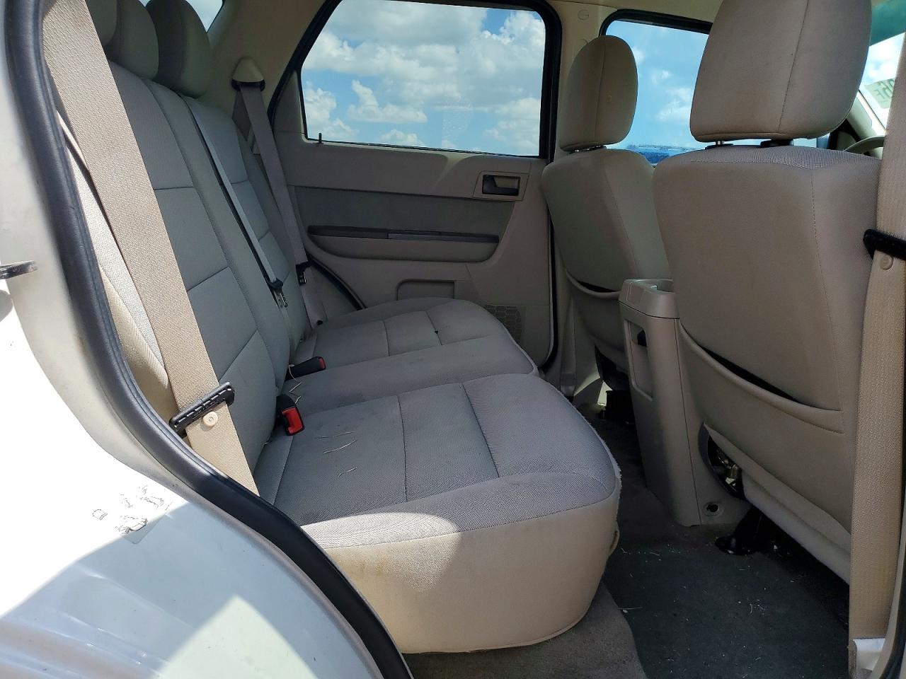 2010 Ford Escape Xlt White vin: 1FMCU0D7XAKB78752