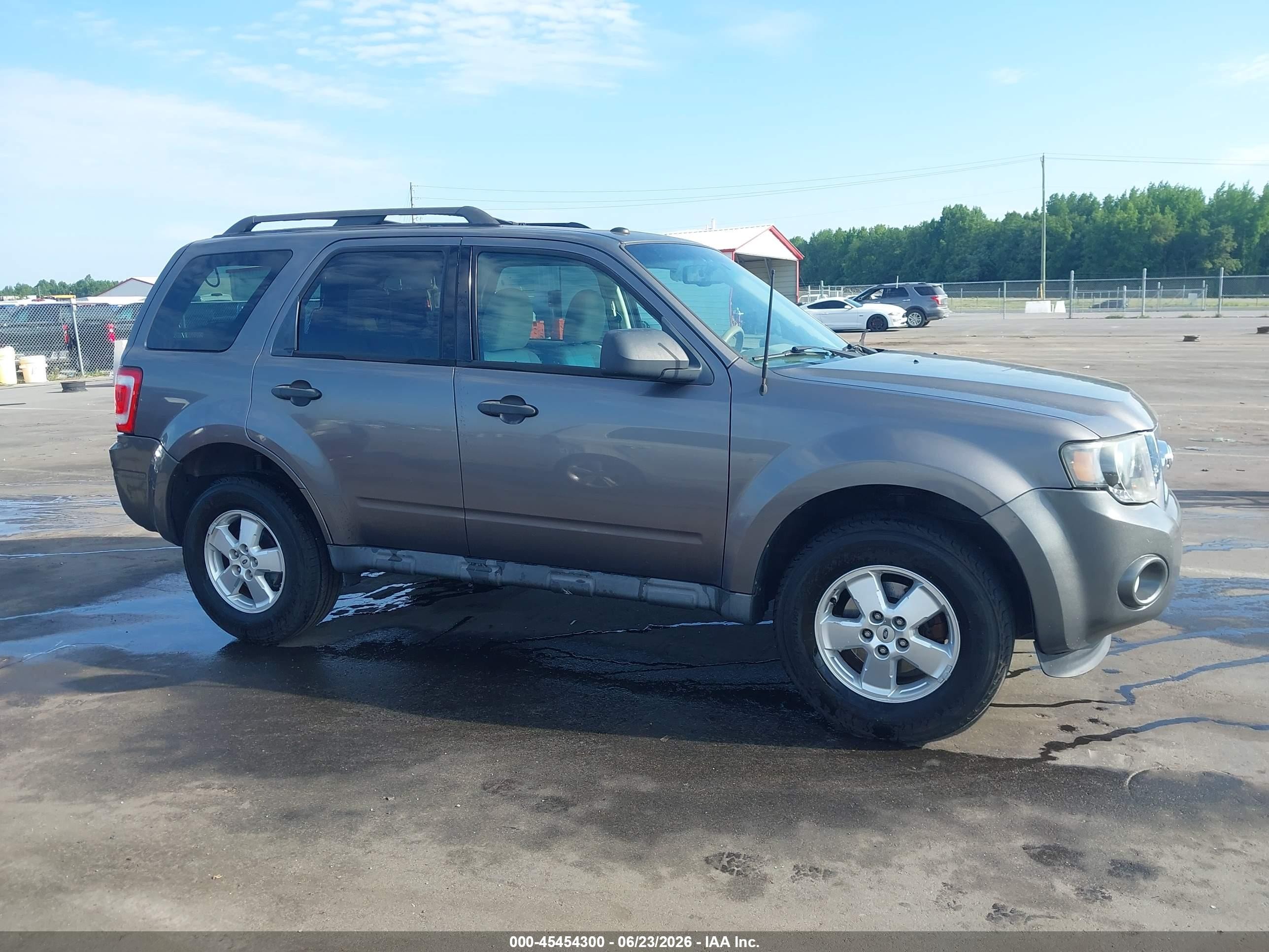 2010 Ford Escape Xlt Gray vin: 1FMCU0D7XAKB80386