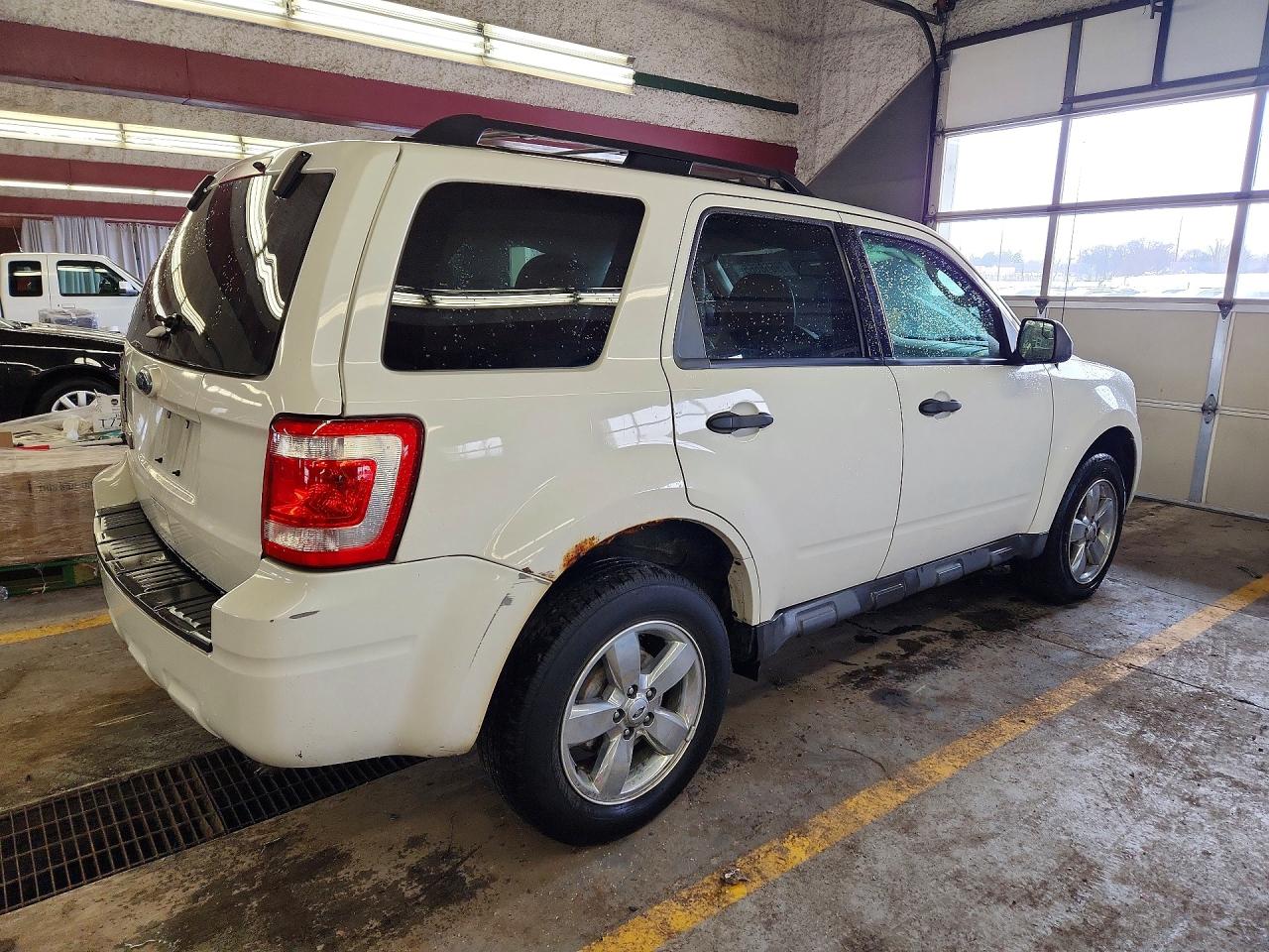 2011 Ford Escape Xlt White vin: 1FMCU0D7XBKC07409