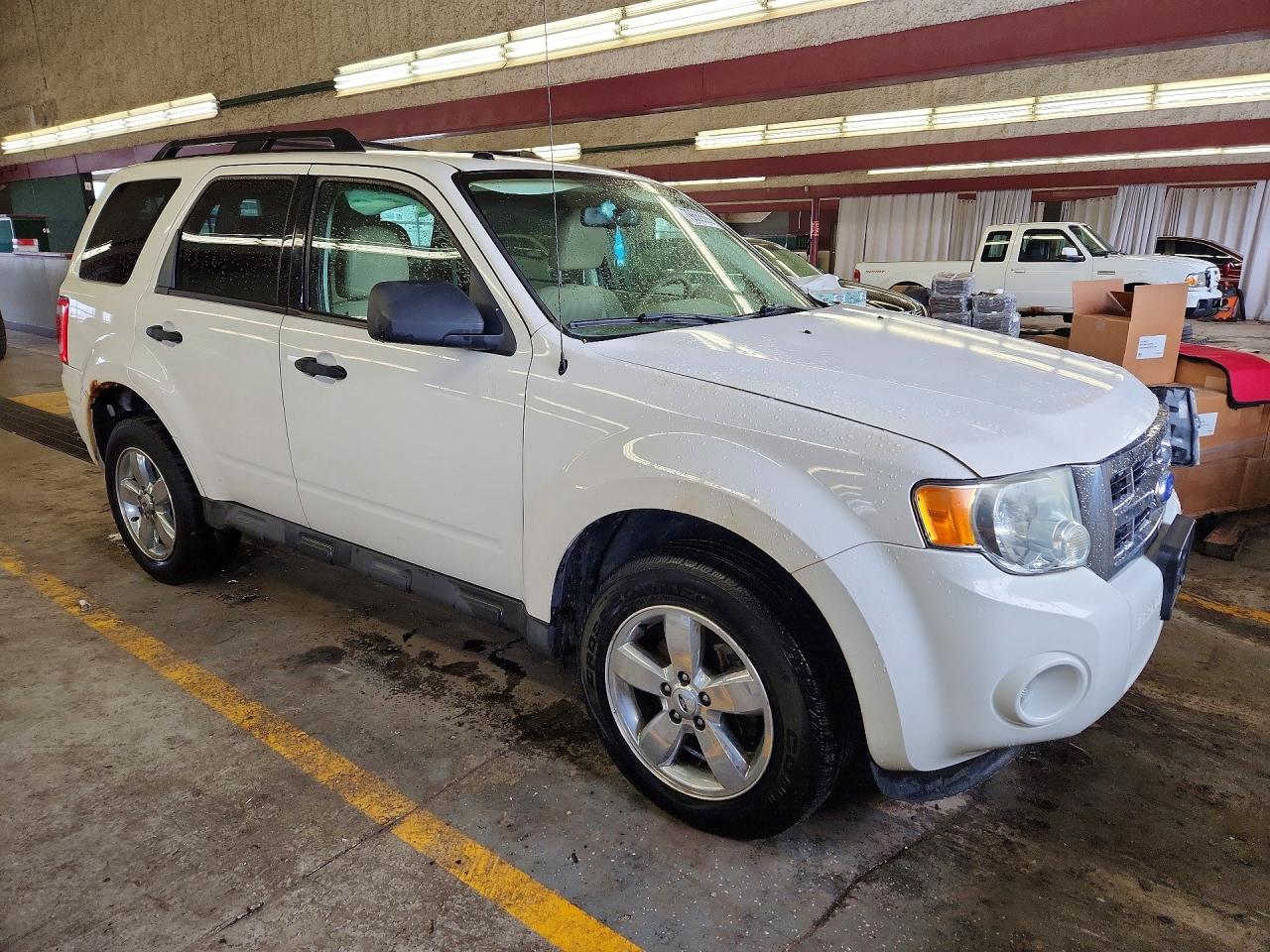 2011 Ford Escape Xlt White vin: 1FMCU0D7XBKC07409