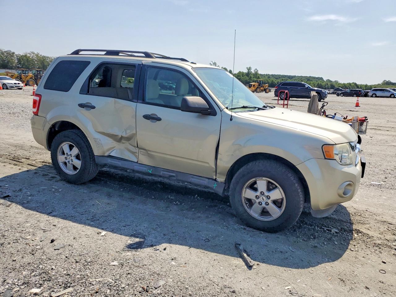2011 Ford Escape Xlt Beige vin: 1FMCU0D7XBKC40474