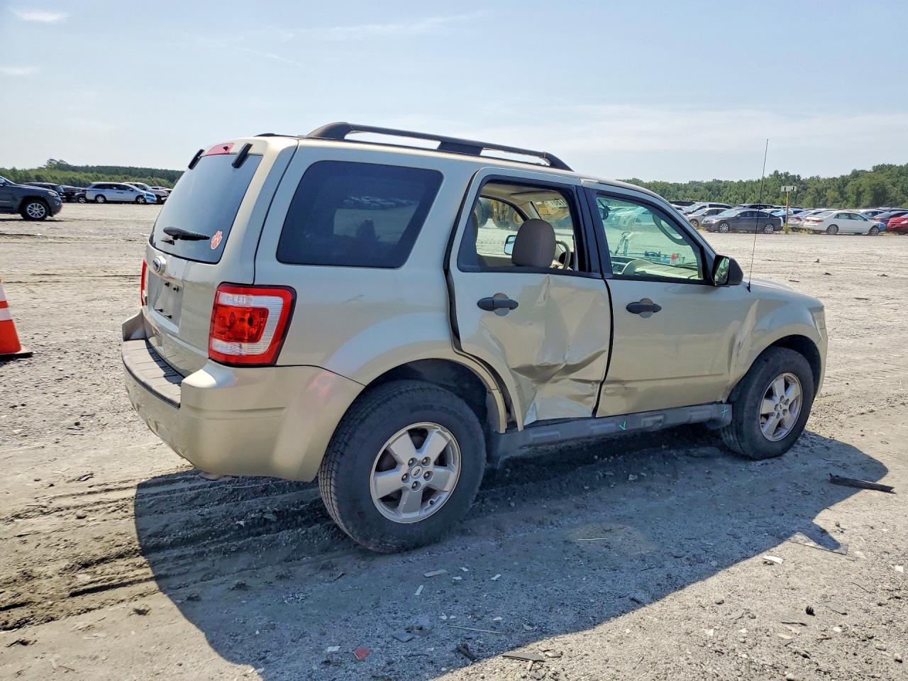 2011 Ford Escape Xlt Beige vin: 1FMCU0D7XBKC40474