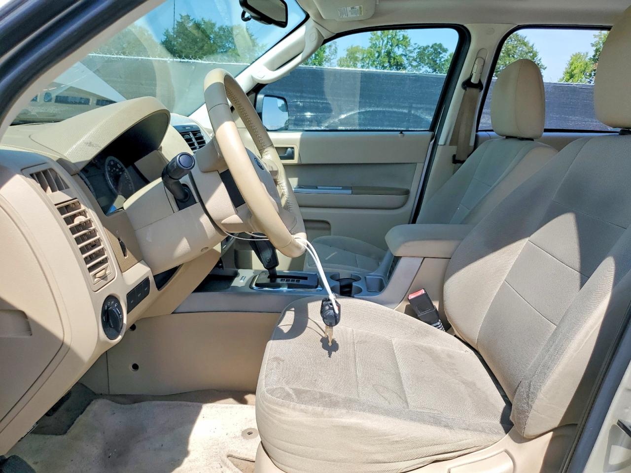 2011 Ford Escape Xlt Beige vin: 1FMCU0D7XBKC40474