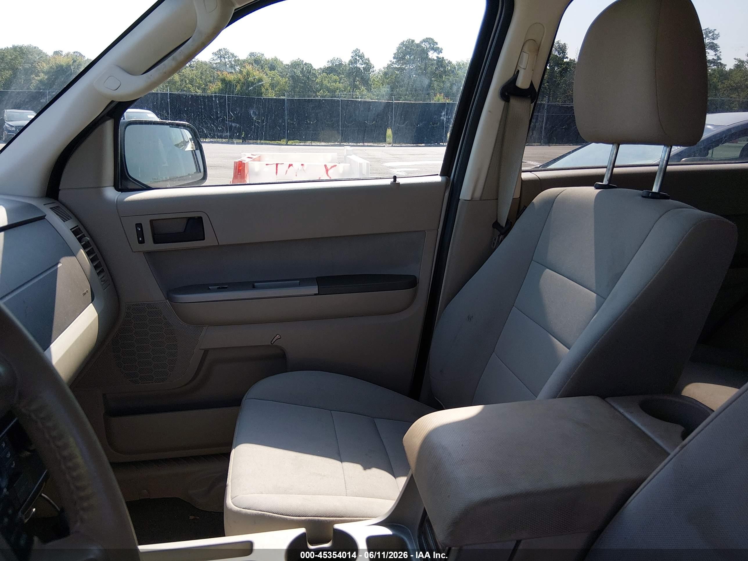 2011 Ford Escape Xlt White vin: 1FMCU0DG0BKA69377