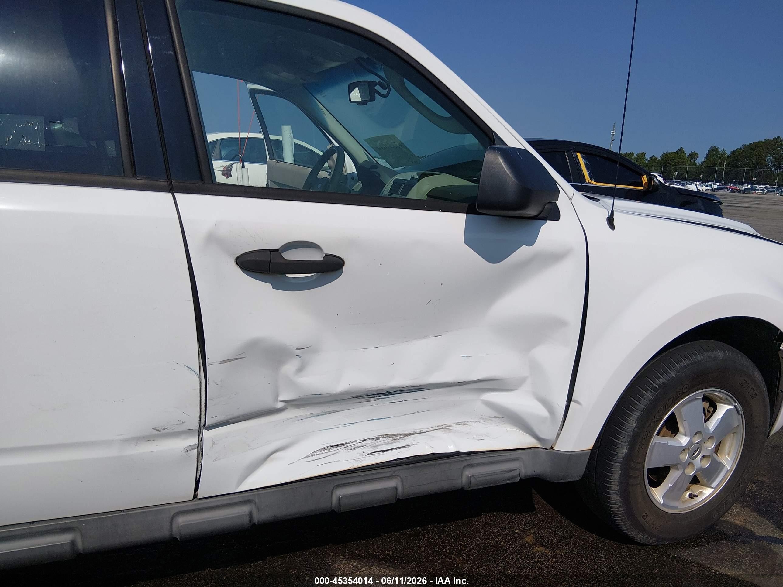 2011 Ford Escape Xlt White vin: 1FMCU0DG0BKA69377