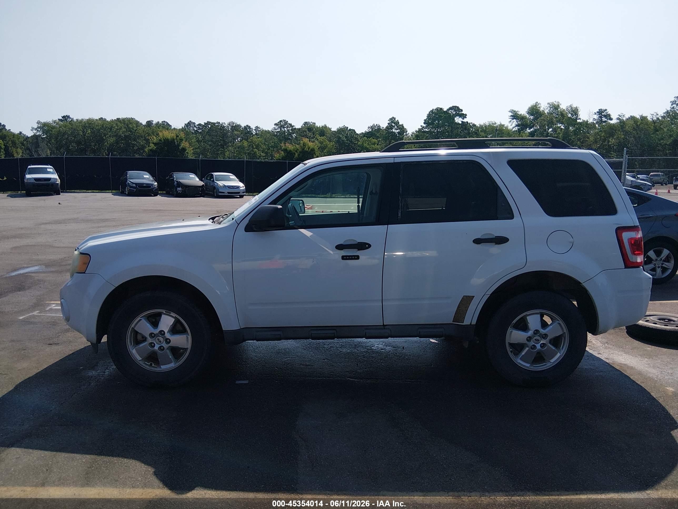 2011 Ford Escape Xlt White vin: 1FMCU0DG0BKA69377