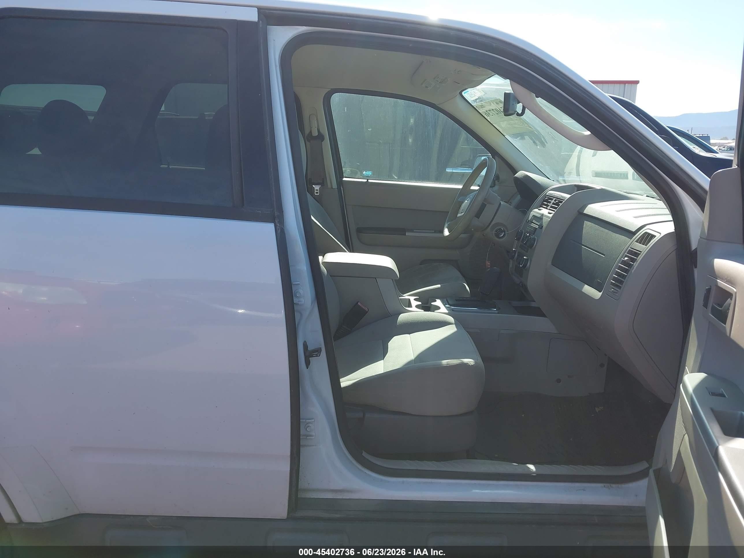2011 Ford Escape Xlt White vin: 1FMCU0DG0BKB40965