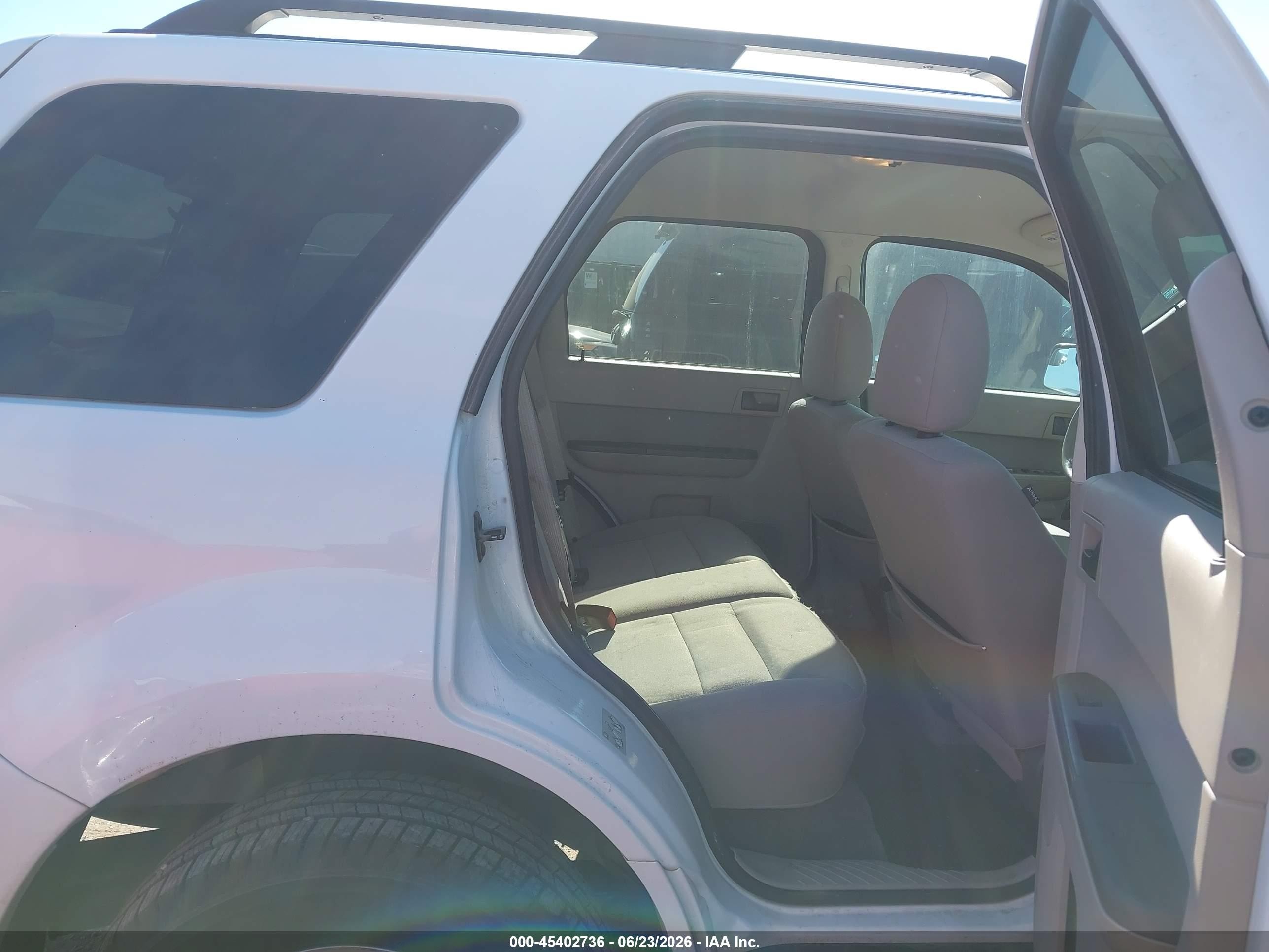 2011 Ford Escape Xlt White vin: 1FMCU0DG0BKB40965
